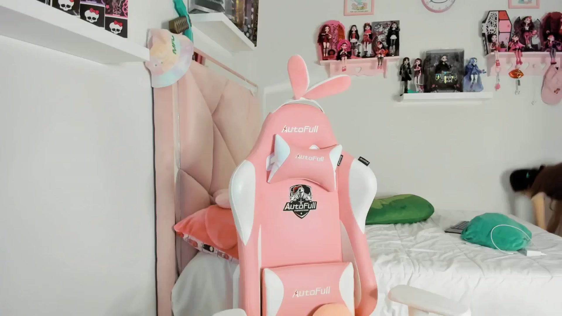 Gallery image thumbnail from Cherrycute666's myfreecams stream on, 12/02/2024, 02:56 image 3 of 20