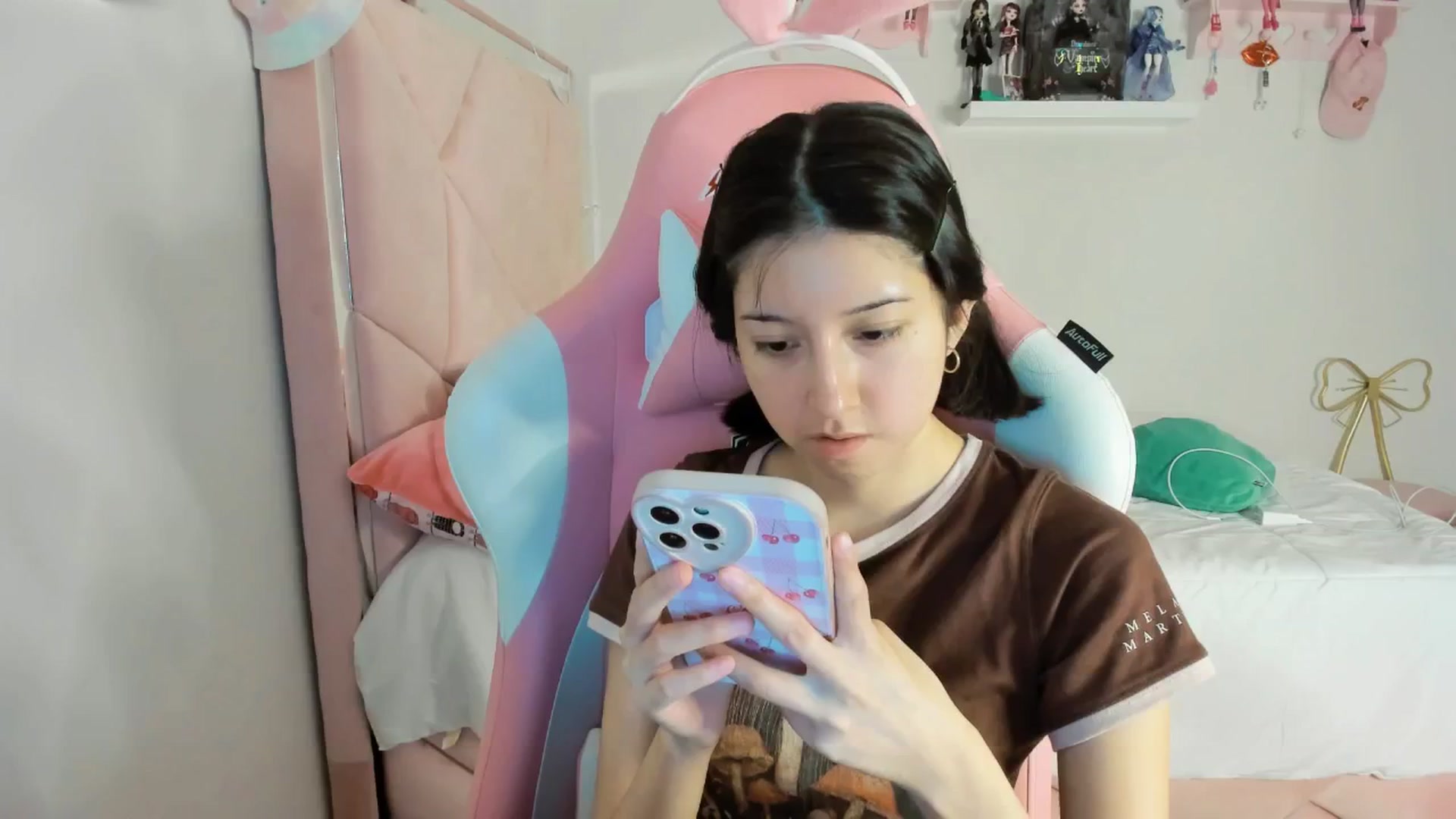 Gallery image thumbnail from Cherrycute666's myfreecams stream on, 12/02/2024, 02:56 image 20 of 20