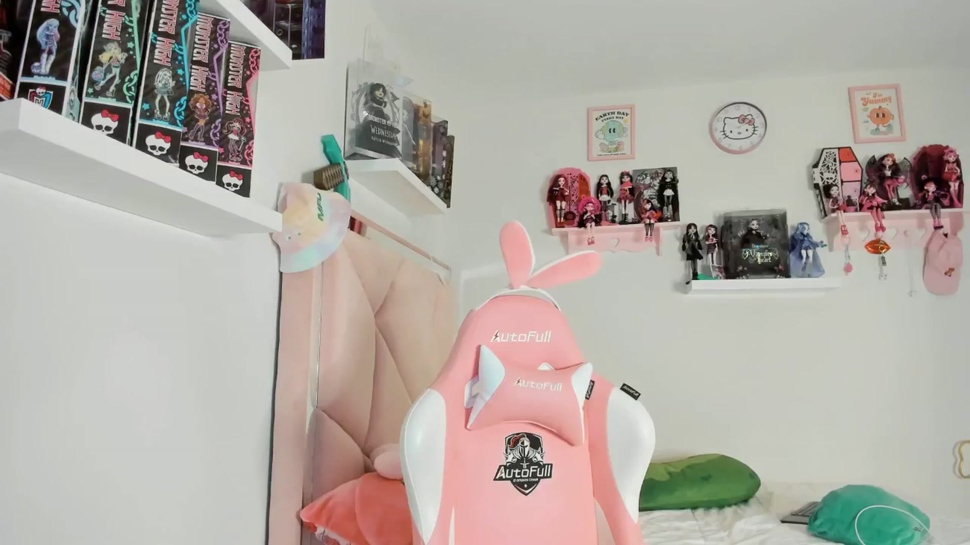 Gallery image thumbnail from Cherrycute666's myfreecams stream on, 12/02/2024, 02:56 image 4 of 20