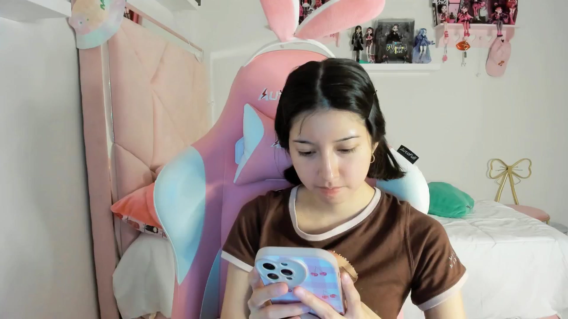 Gallery image thumbnail from Cherrycute666's myfreecams stream on, 12/02/2024, 02:56 image 1 of 20