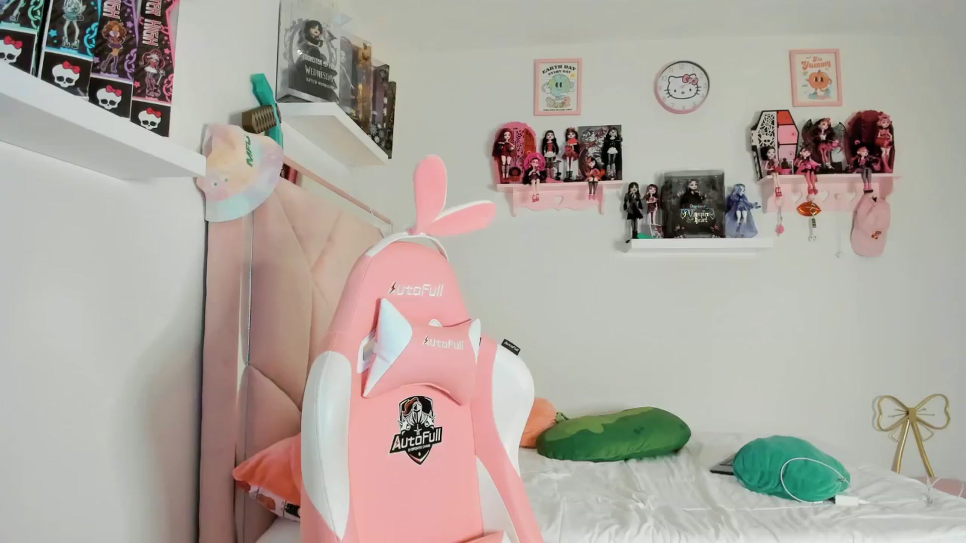 Gallery image thumbnail from Cherrycute666's myfreecams stream on, 12/02/2024, 04:12 image 1 of 20
