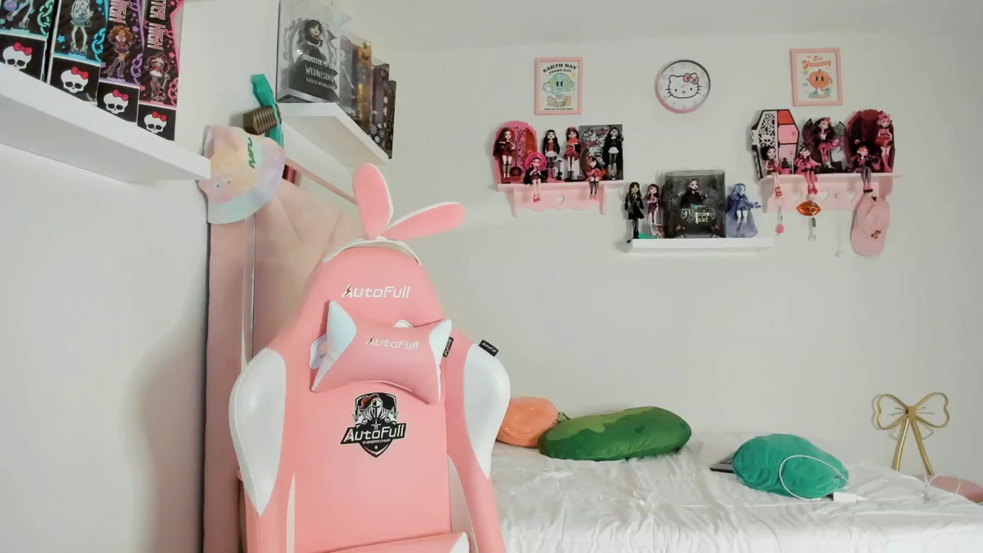 Gallery image thumbnail from Cherrycute666's myfreecams stream on, 12/02/2024, 04:12 image 16 of 20
