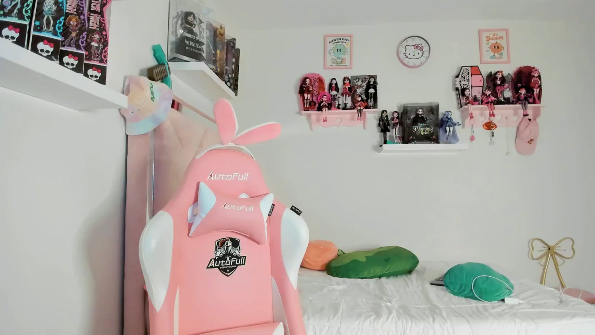 Gallery image thumbnail from Cherrycute666's myfreecams stream on, 12/02/2024, 04:12 image 14 of 20