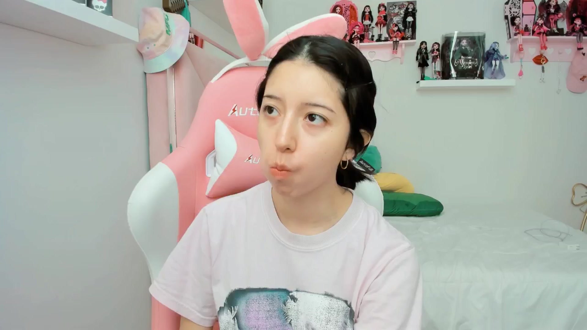 Gallery image thumbnail from Cherrycute666's myfreecams stream on, 12/02/2024, 21:46 image 1 of 20