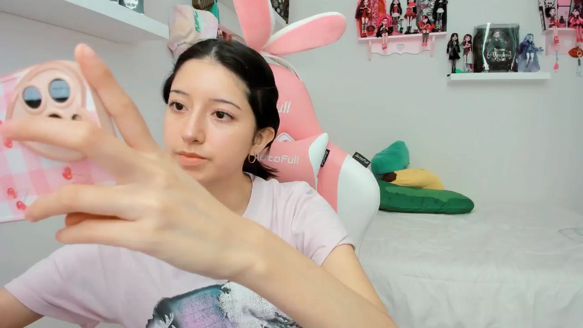 Gallery image thumbnail from Cherrycute666's myfreecams stream on, 12/02/2024, 21:46 image 17 of 20