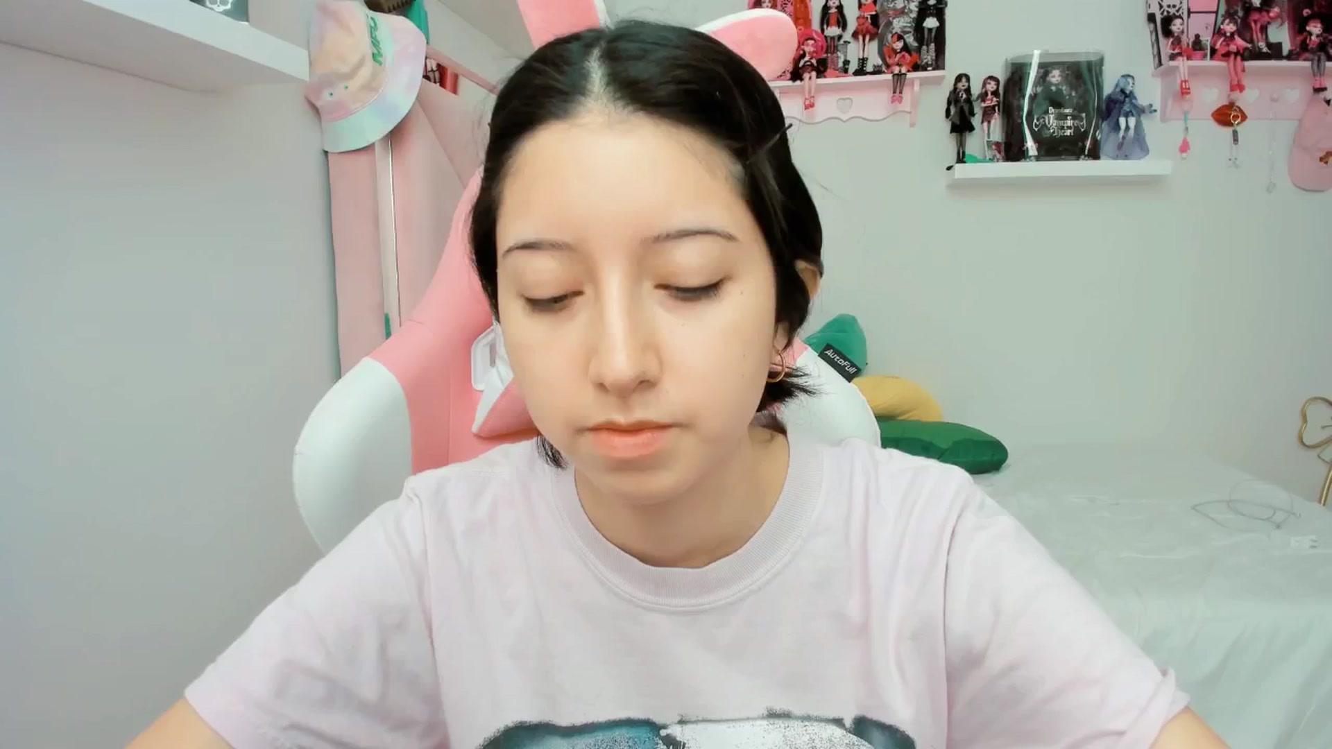 Gallery image thumbnail from Cherrycute666's myfreecams stream on, 12/02/2024, 21:46 image 3 of 20