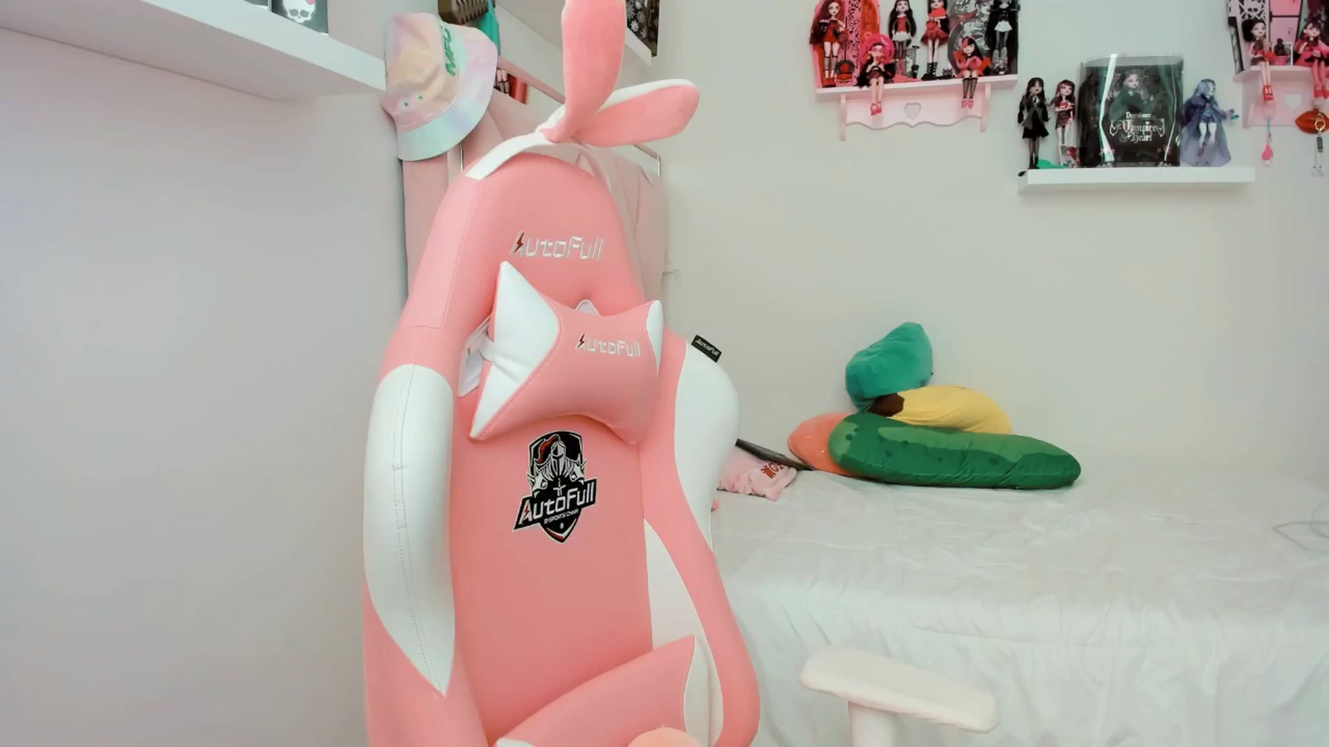 Gallery image thumbnail from Cherrycute666's myfreecams stream on, 12/02/2024, 21:46 image 12 of 20