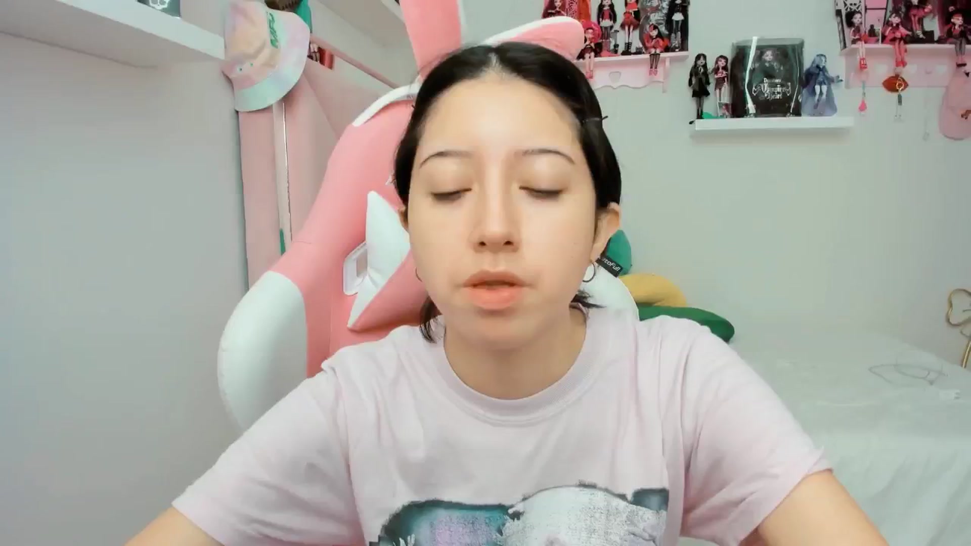 Gallery image thumbnail from Cherrycute666's myfreecams stream on, 12/02/2024, 21:46 image 5 of 20