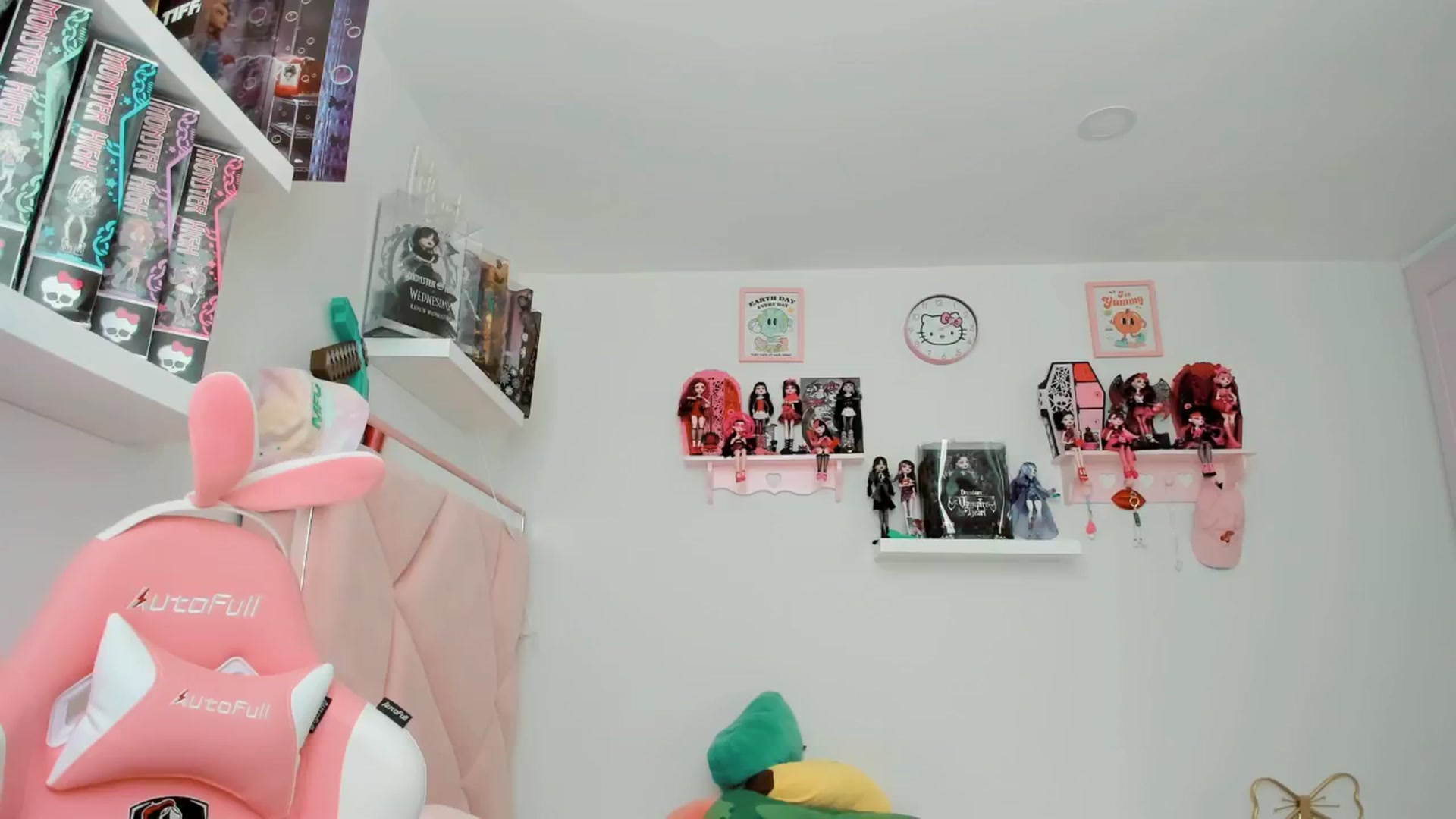 Gallery image thumbnail from Cherrycute666's myfreecams stream on, 12/02/2024, 22:21 image 16 of 20