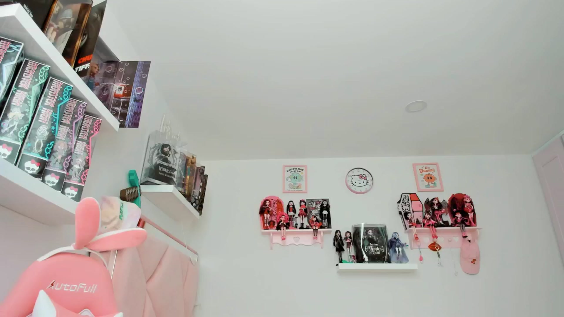 Gallery image thumbnail from Cherrycute666's myfreecams stream on, 12/02/2024, 22:21 image 6 of 20