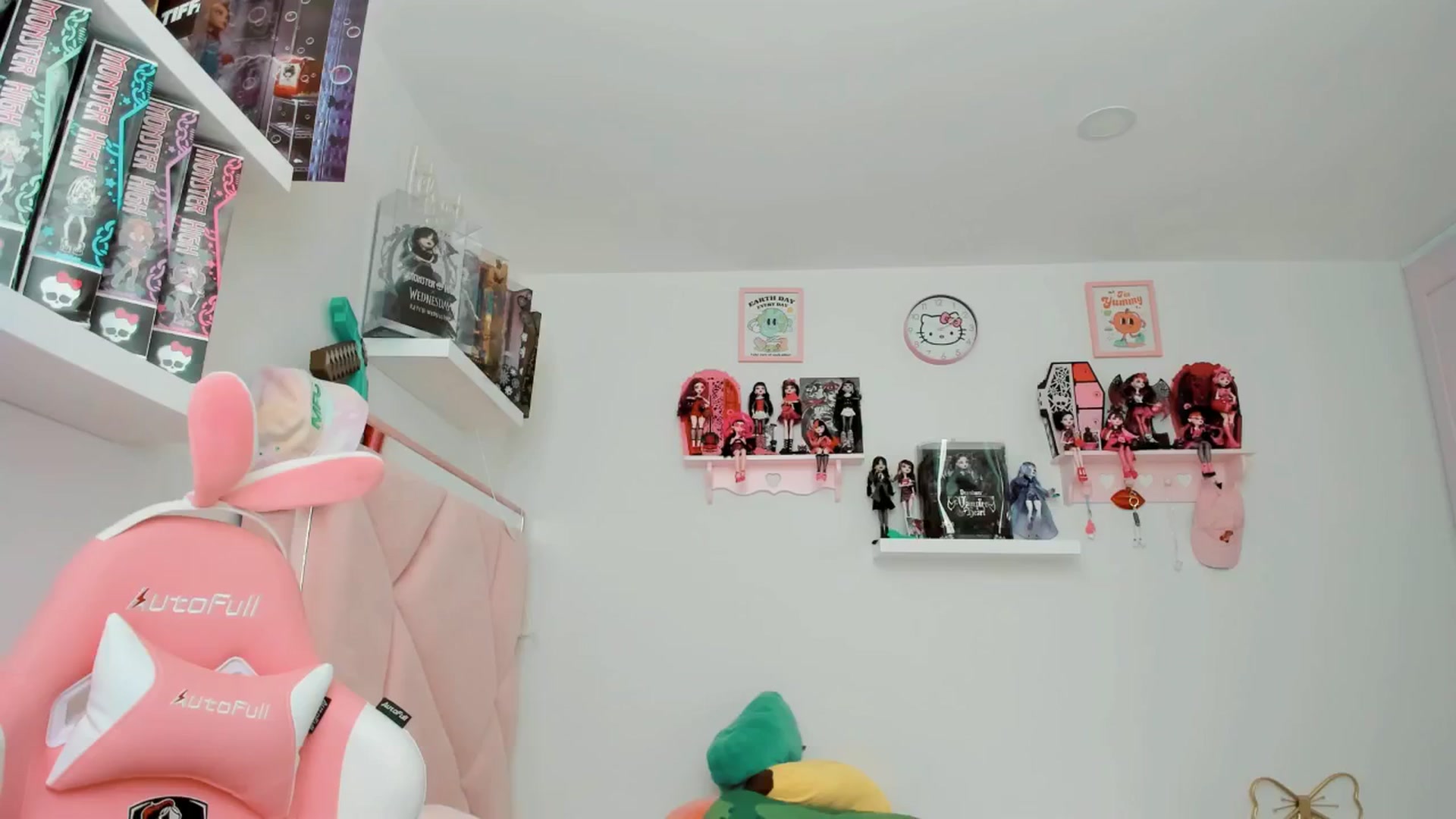 Gallery image thumbnail from Cherrycute666's myfreecams stream on, 12/02/2024, 22:21 image 15 of 20