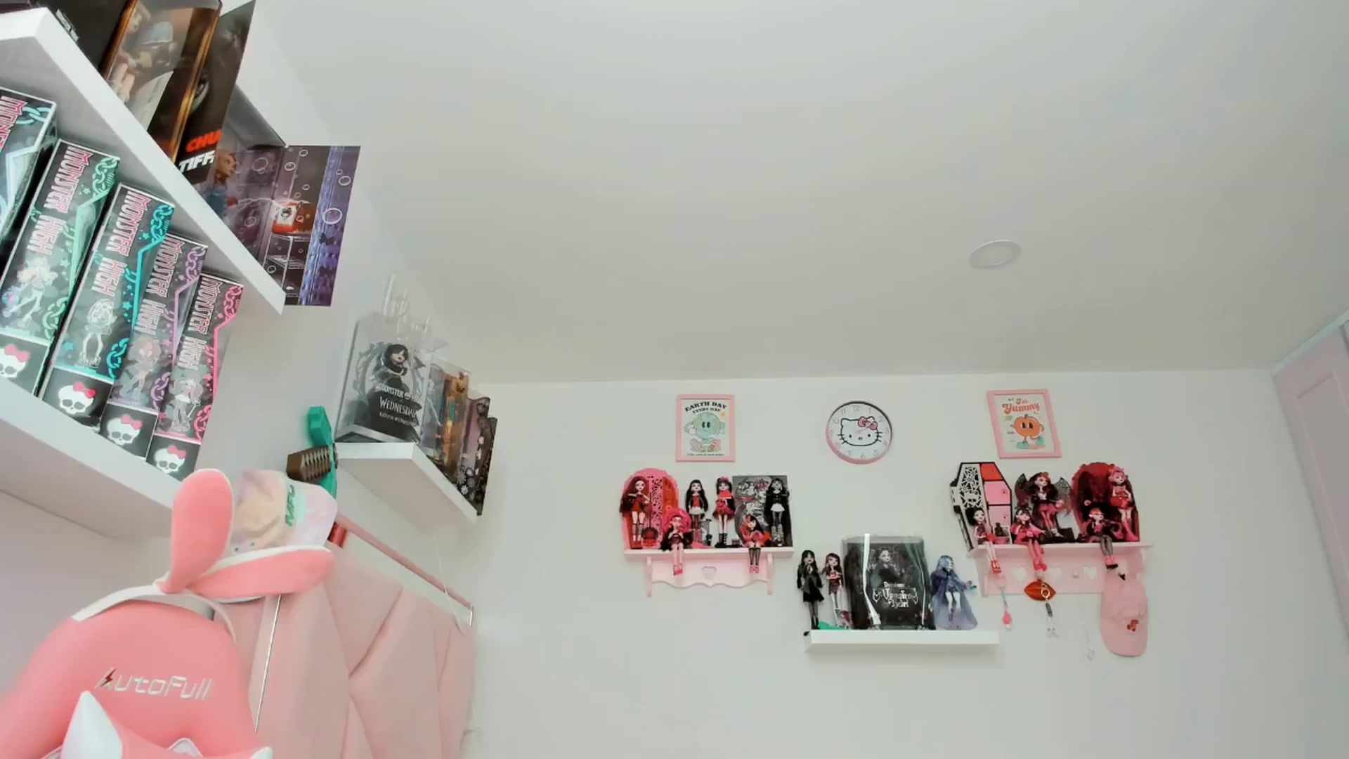 Gallery image thumbnail from Cherrycute666's myfreecams stream on, 12/02/2024, 22:21 image 4 of 20