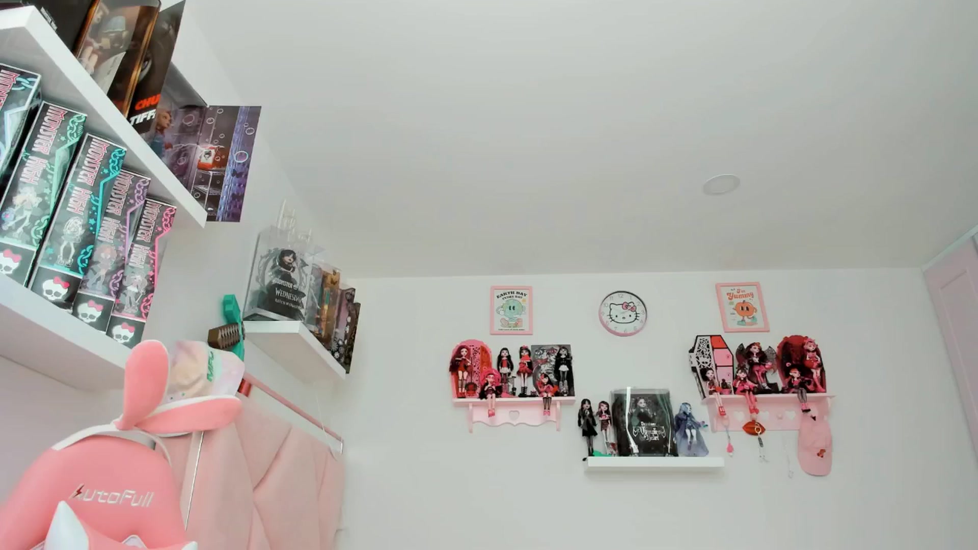 Gallery image thumbnail from Cherrycute666's myfreecams stream on, 12/02/2024, 22:21 image 5 of 20