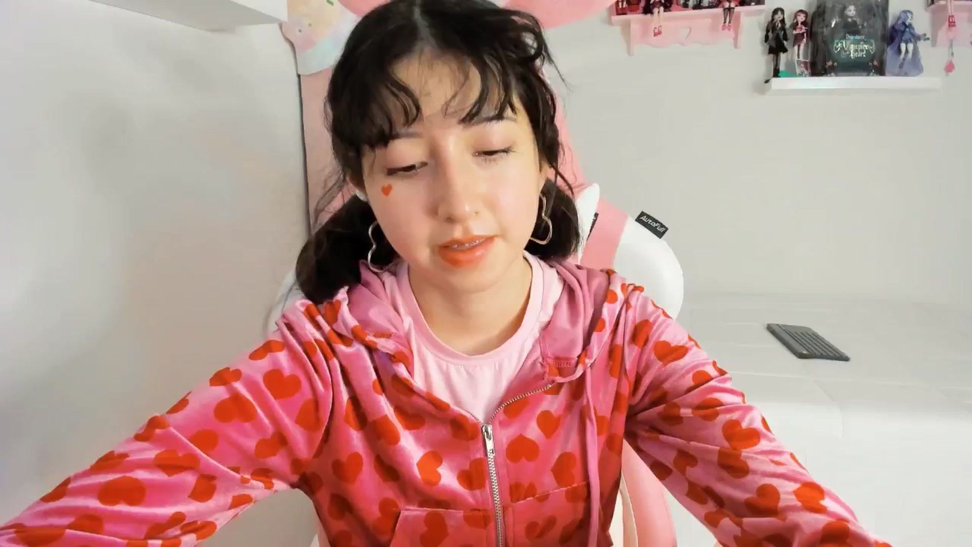 Gallery image thumbnail from Cherrycute666's myfreecams stream on, 12/03/2024, 04:25 image 6 of 20