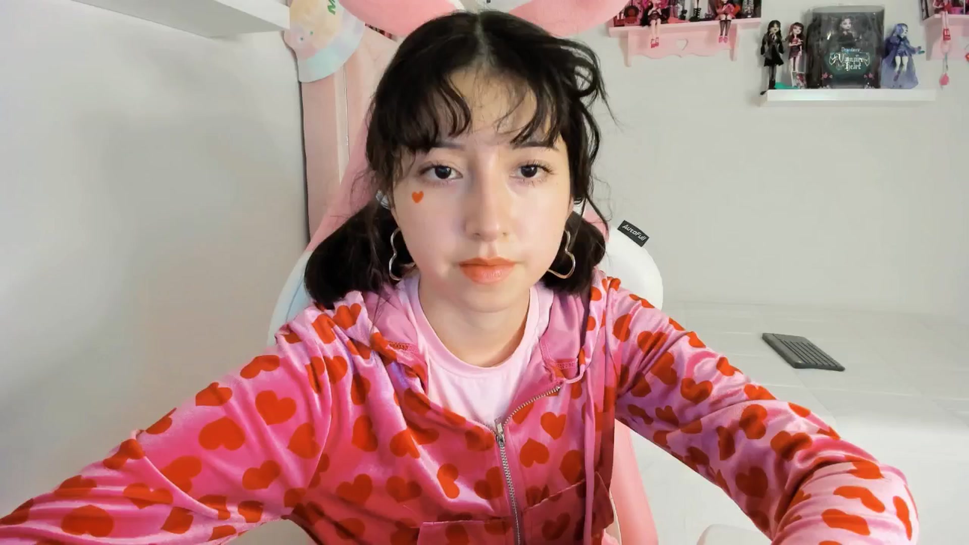 Gallery image thumbnail from Cherrycute666's myfreecams stream on, 12/03/2024, 04:25 image 1 of 20