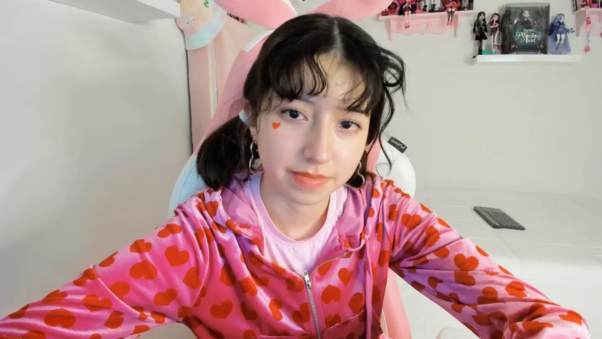 Gallery image thumbnail from Cherrycute666's myfreecams stream on, 12/03/2024, 04:25 image 9 of 20