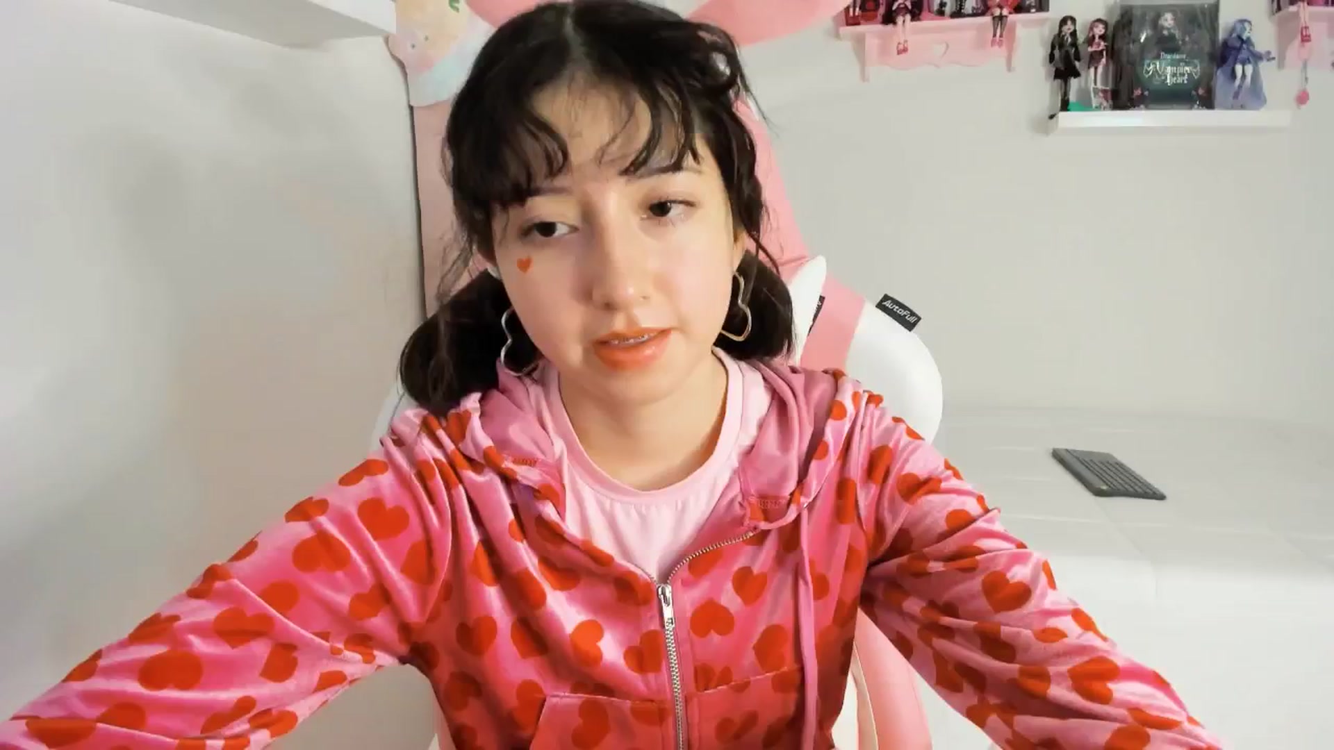 Gallery image thumbnail from Cherrycute666's myfreecams stream on, 12/03/2024, 04:25 image 5 of 20