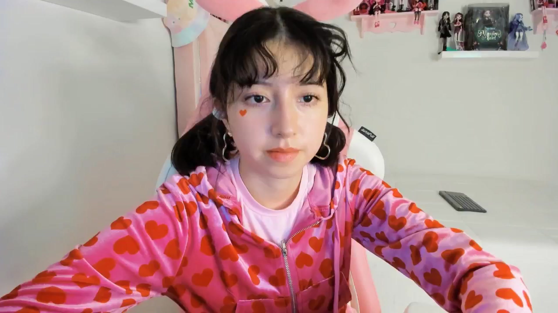 Gallery image thumbnail from Cherrycute666's myfreecams stream on, 12/03/2024, 04:25 image 2 of 20