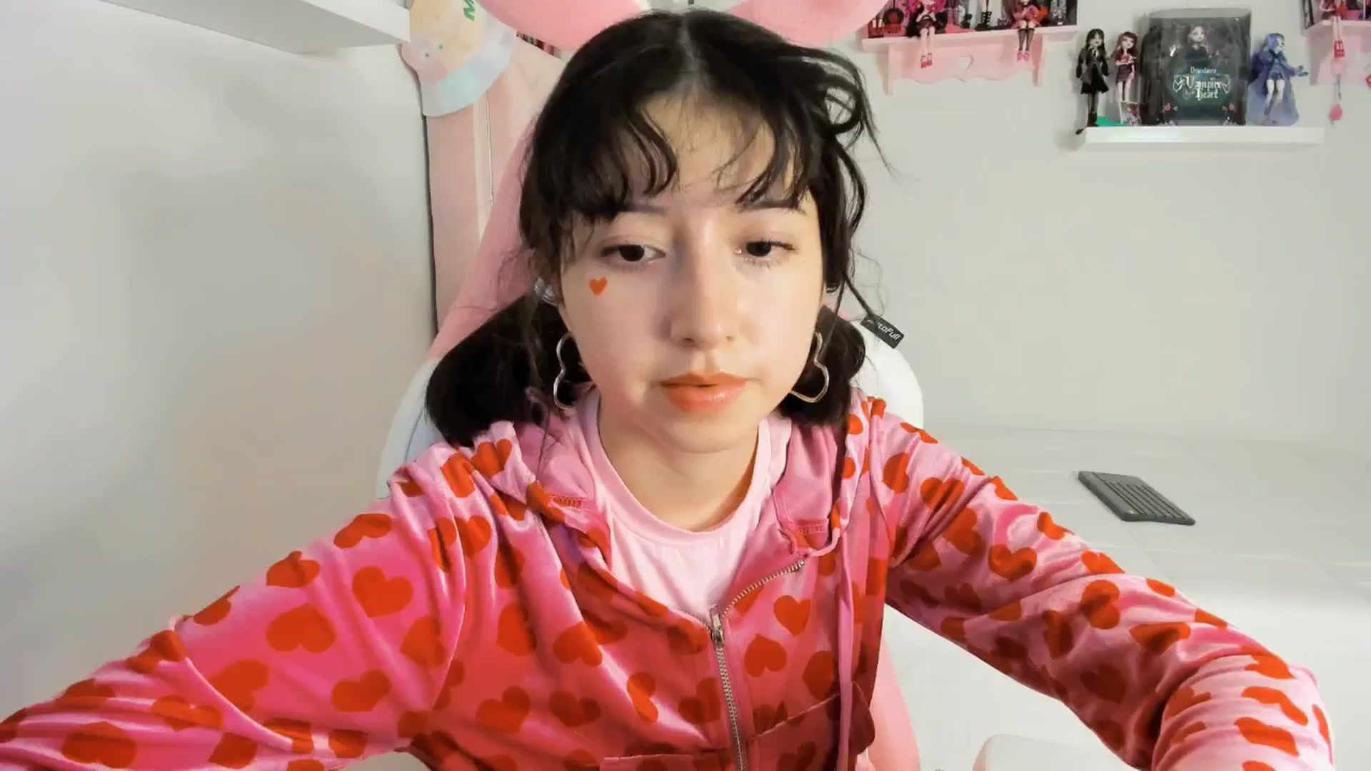 Gallery image thumbnail from Cherrycute666's myfreecams stream on, 12/03/2024, 04:25 image 3 of 20