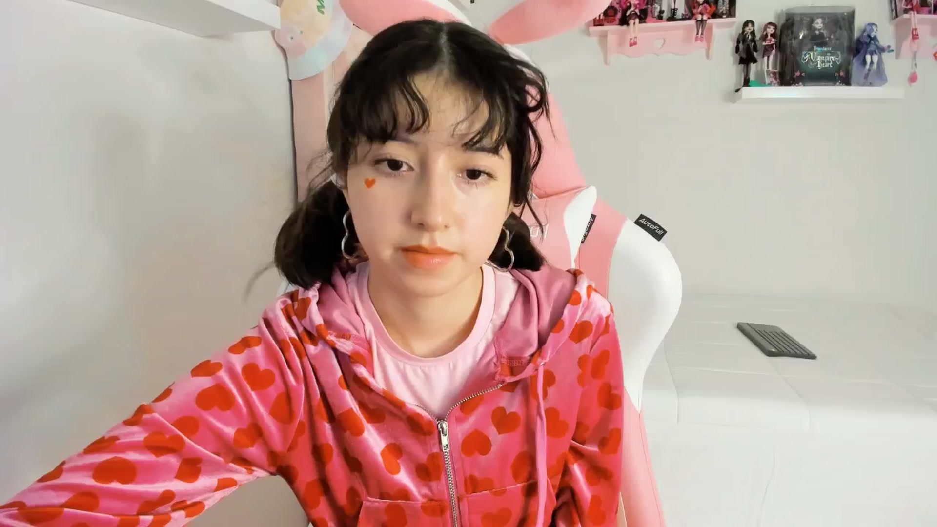 Gallery image thumbnail from Cherrycute666's myfreecams stream on, 12/03/2024, 04:25 image 4 of 20
