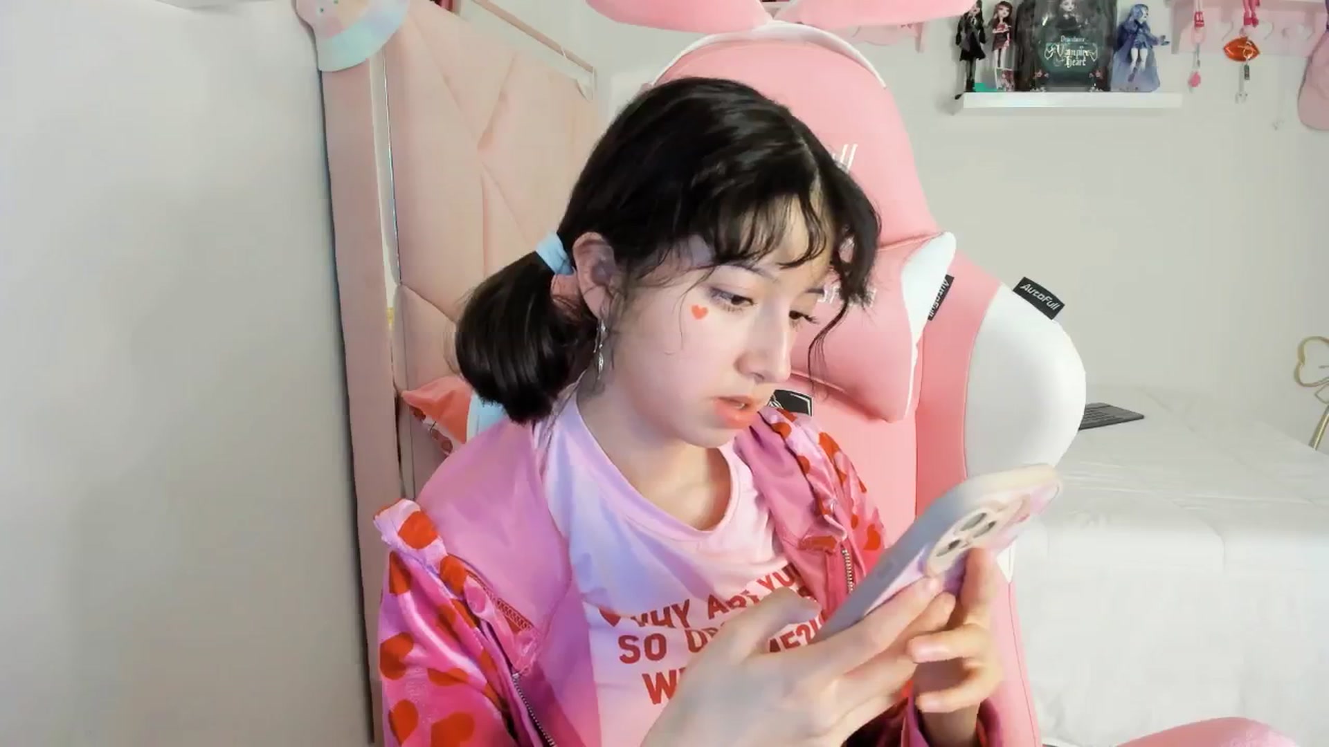 Gallery image thumbnail from Cherrycute666's myfreecams stream on, 12/03/2024, 05:21 image 14 of 20