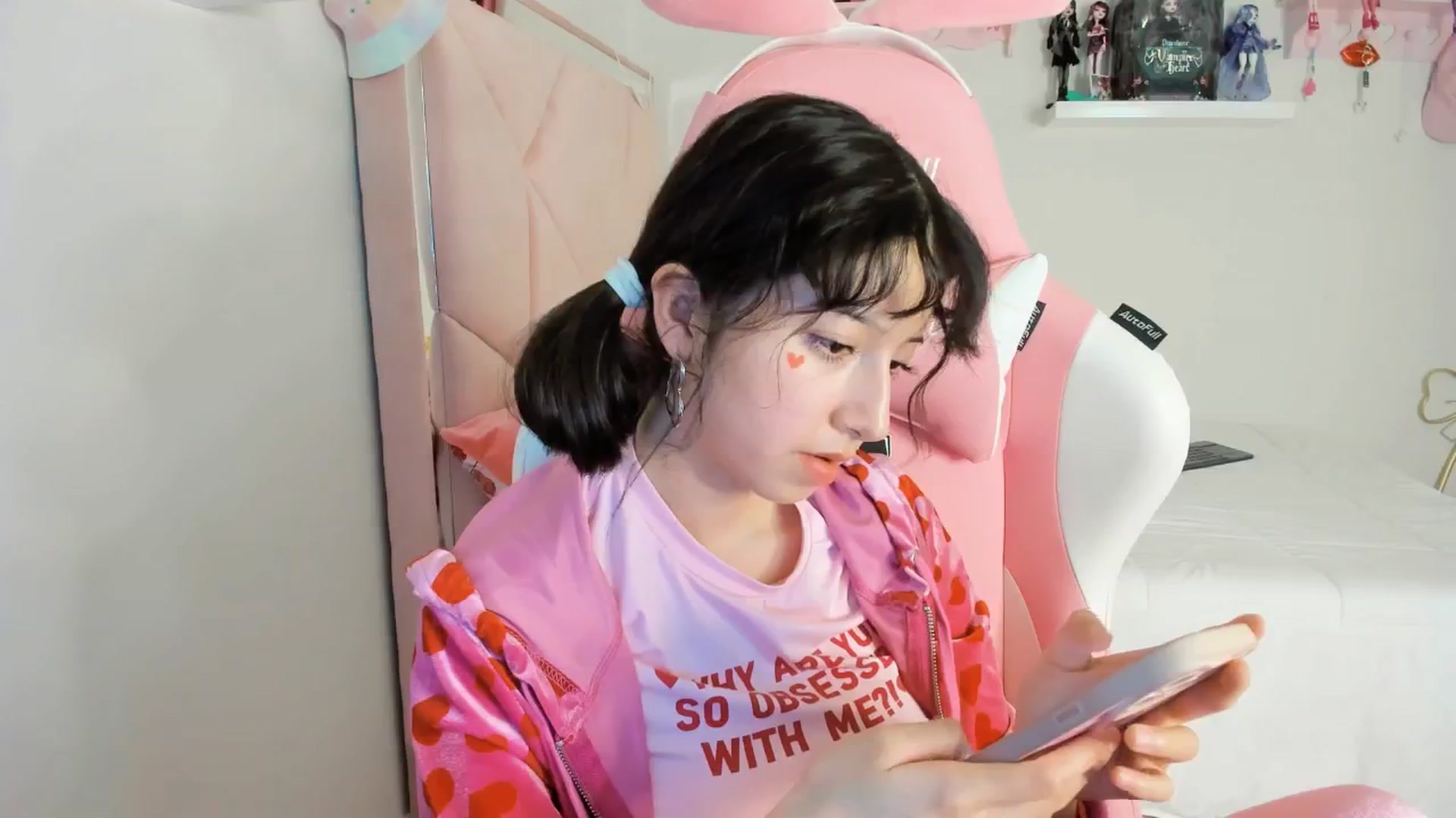 Gallery image thumbnail from Cherrycute666's myfreecams stream on, 12/03/2024, 05:21 image 15 of 20
