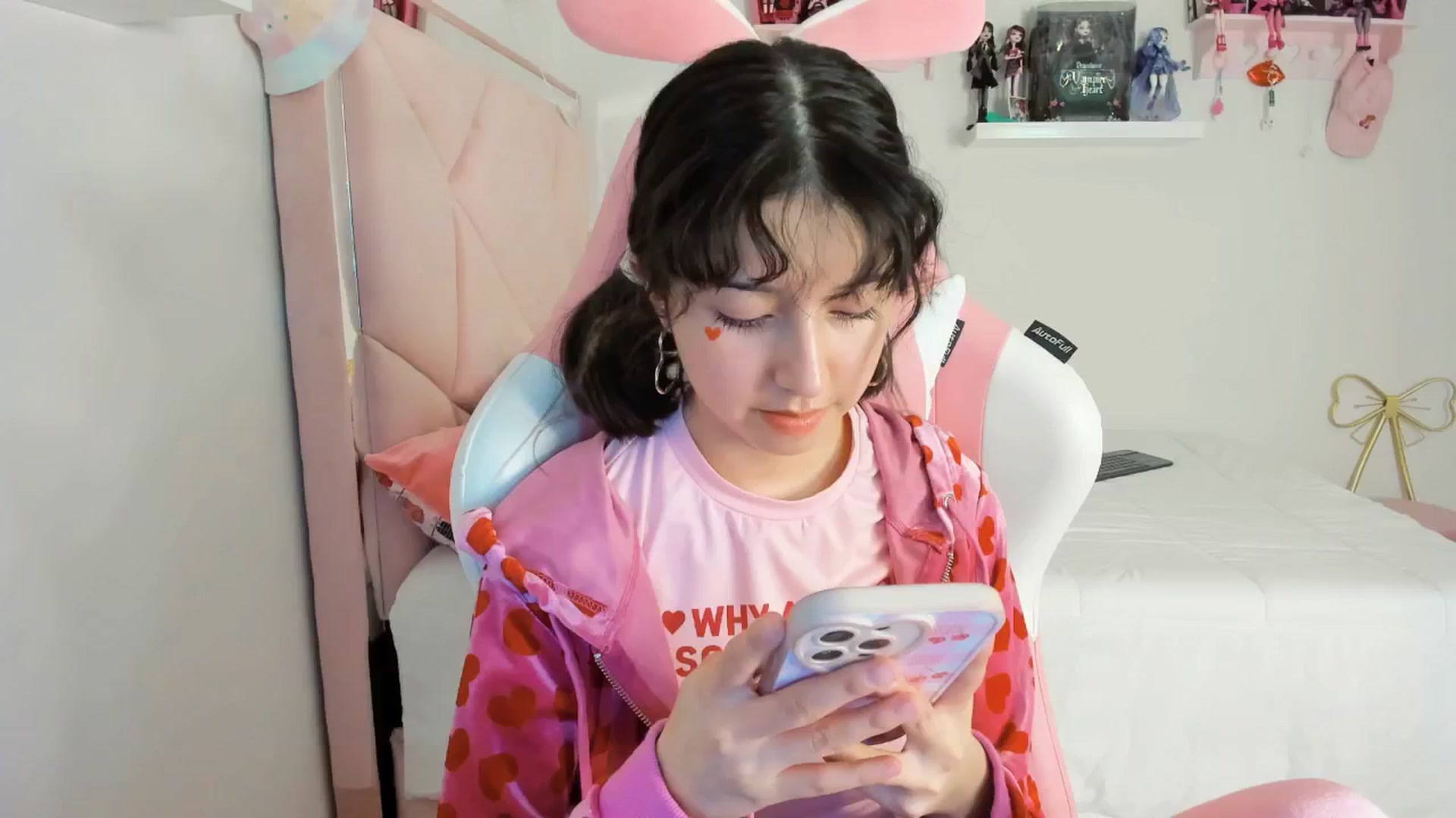 Gallery image thumbnail from Cherrycute666's myfreecams stream on, 12/03/2024, 05:21 image 4 of 20