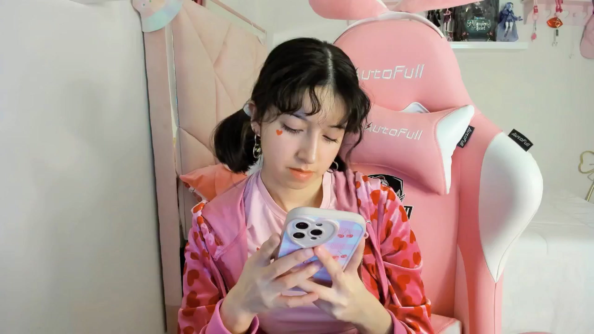 Gallery image thumbnail from Cherrycute666's myfreecams stream on, 12/03/2024, 05:21 image 10 of 20
