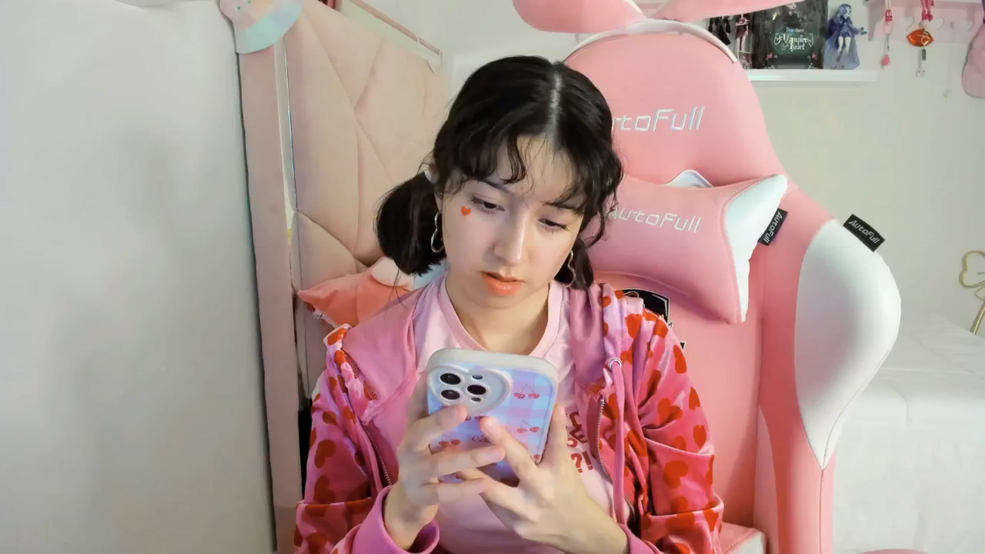 Gallery image thumbnail from Cherrycute666's myfreecams stream on, 12/03/2024, 05:21 image 8 of 20