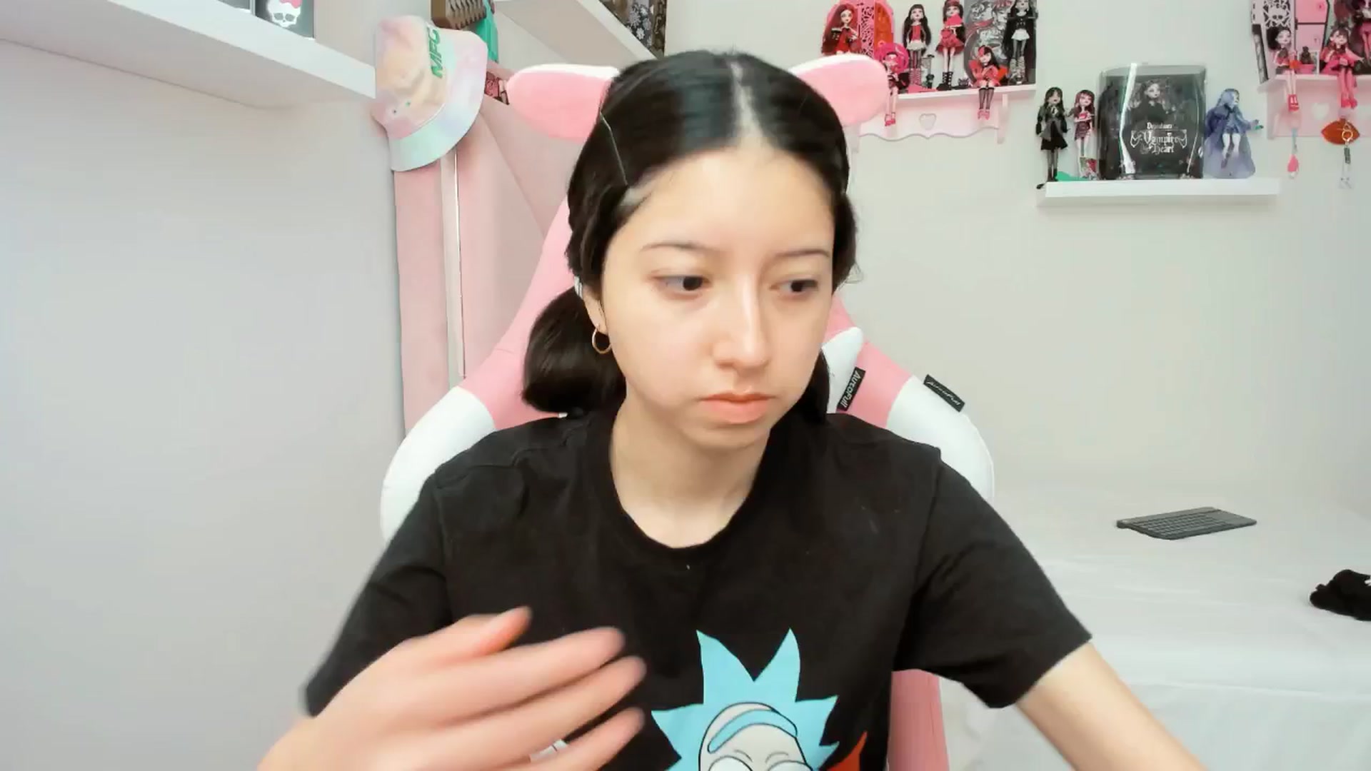 Gallery image thumbnail from Cherrycute666's myfreecams stream on, 12/03/2024, 21:14 image 3 of 20