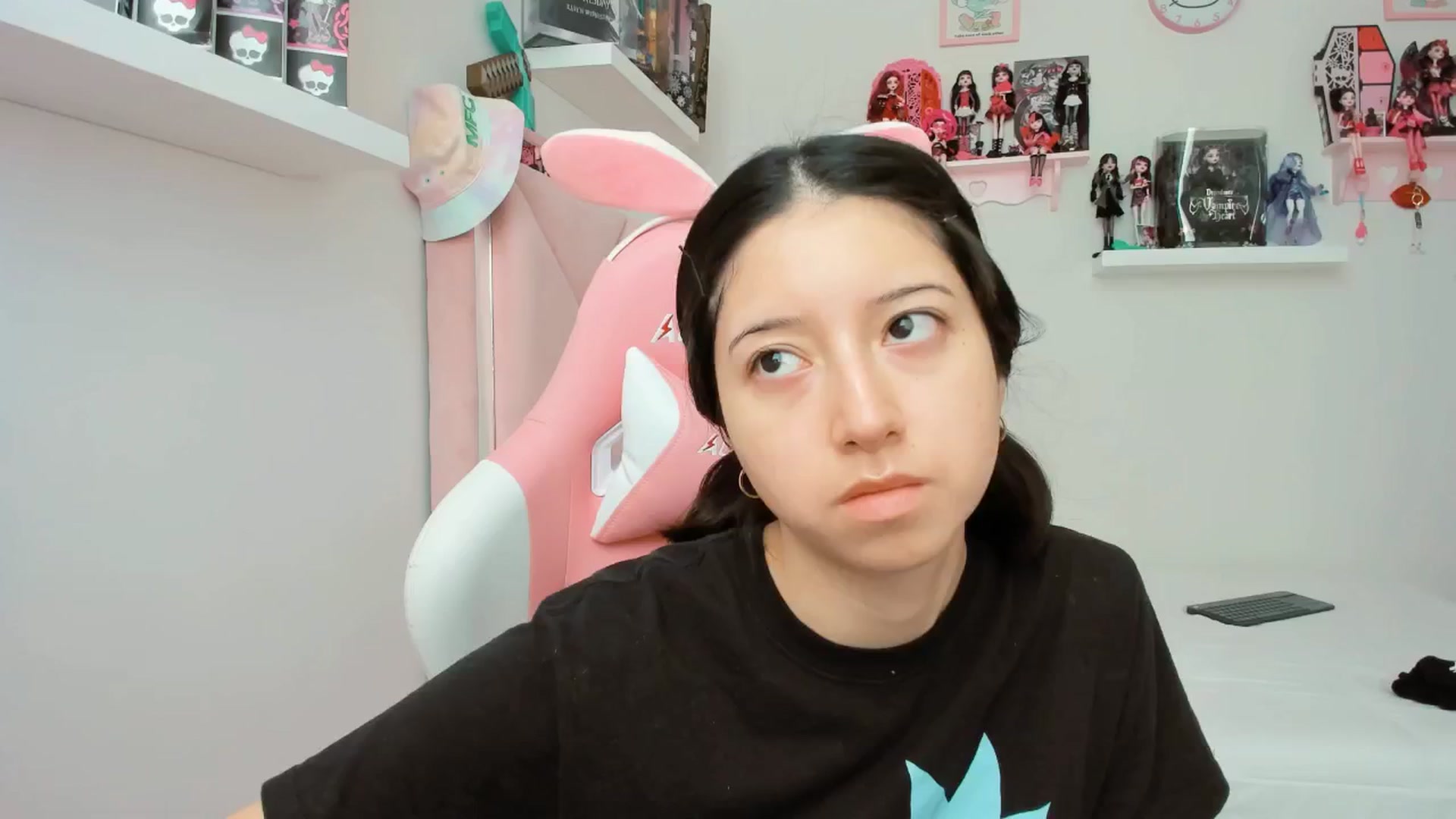 Gallery image thumbnail from Cherrycute666's myfreecams stream on, 12/03/2024, 21:14 image 1 of 20