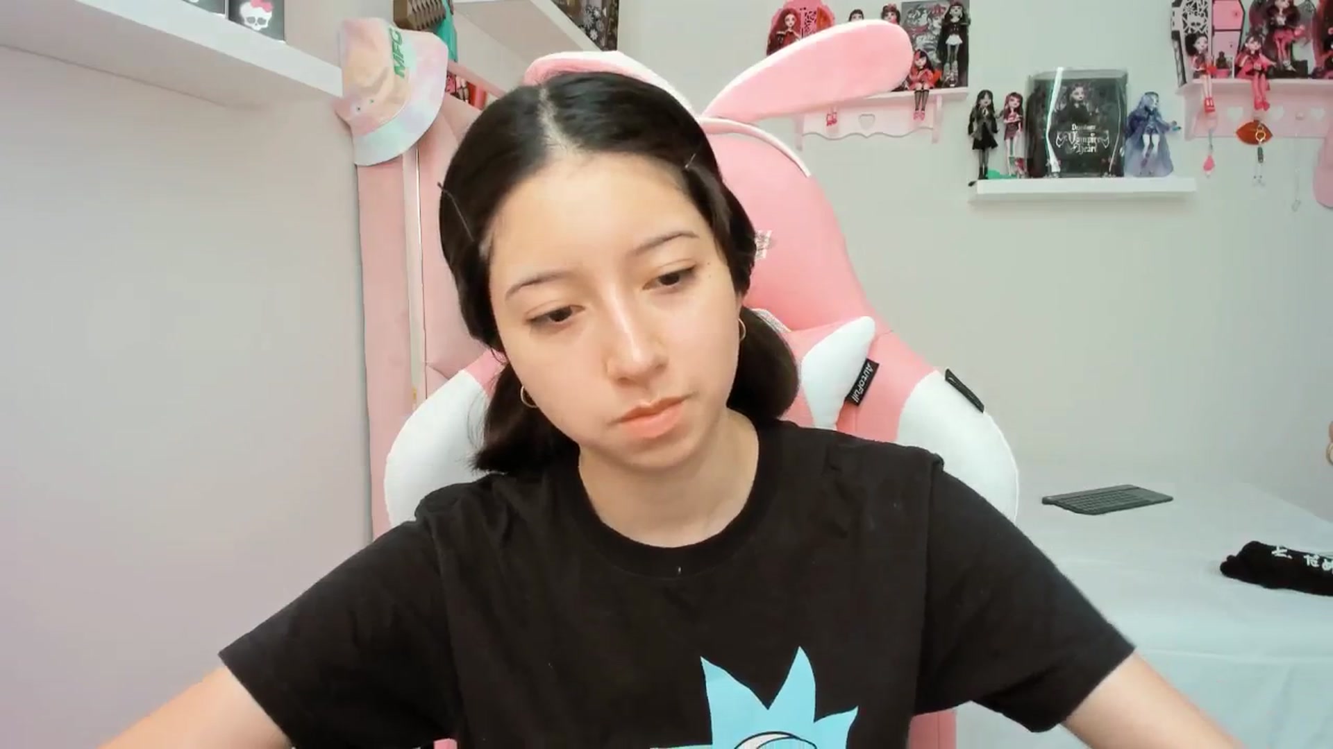 Gallery image thumbnail from Cherrycute666's myfreecams stream on, 12/03/2024, 21:14 image 7 of 20