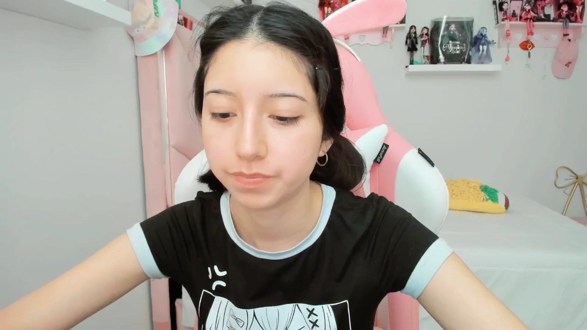 Gallery image thumbnail from Cherrycute666's myfreecams stream on, 12/04/2024, 24:05 image 7 of 20