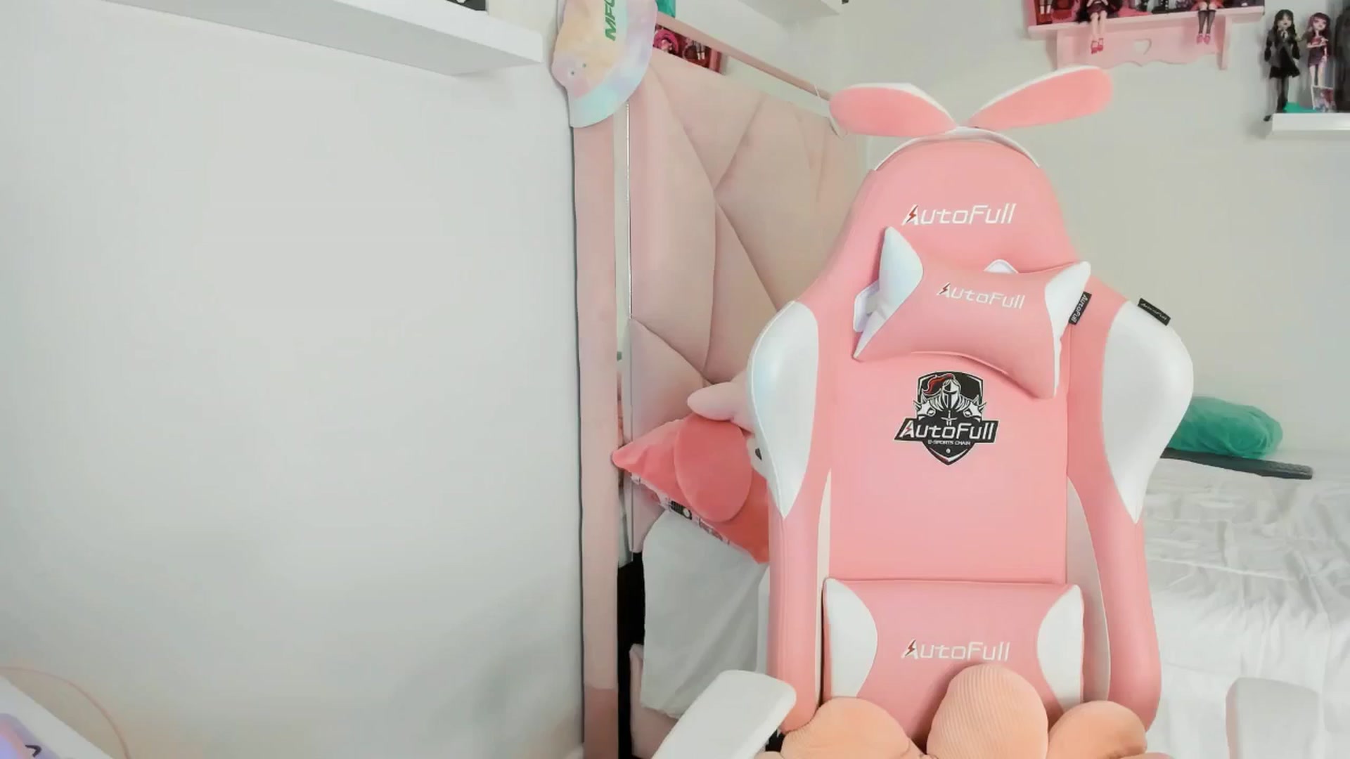 Gallery image thumbnail from Cherrycute666's myfreecams stream on, 12/04/2024, 01:57 image 9 of 20