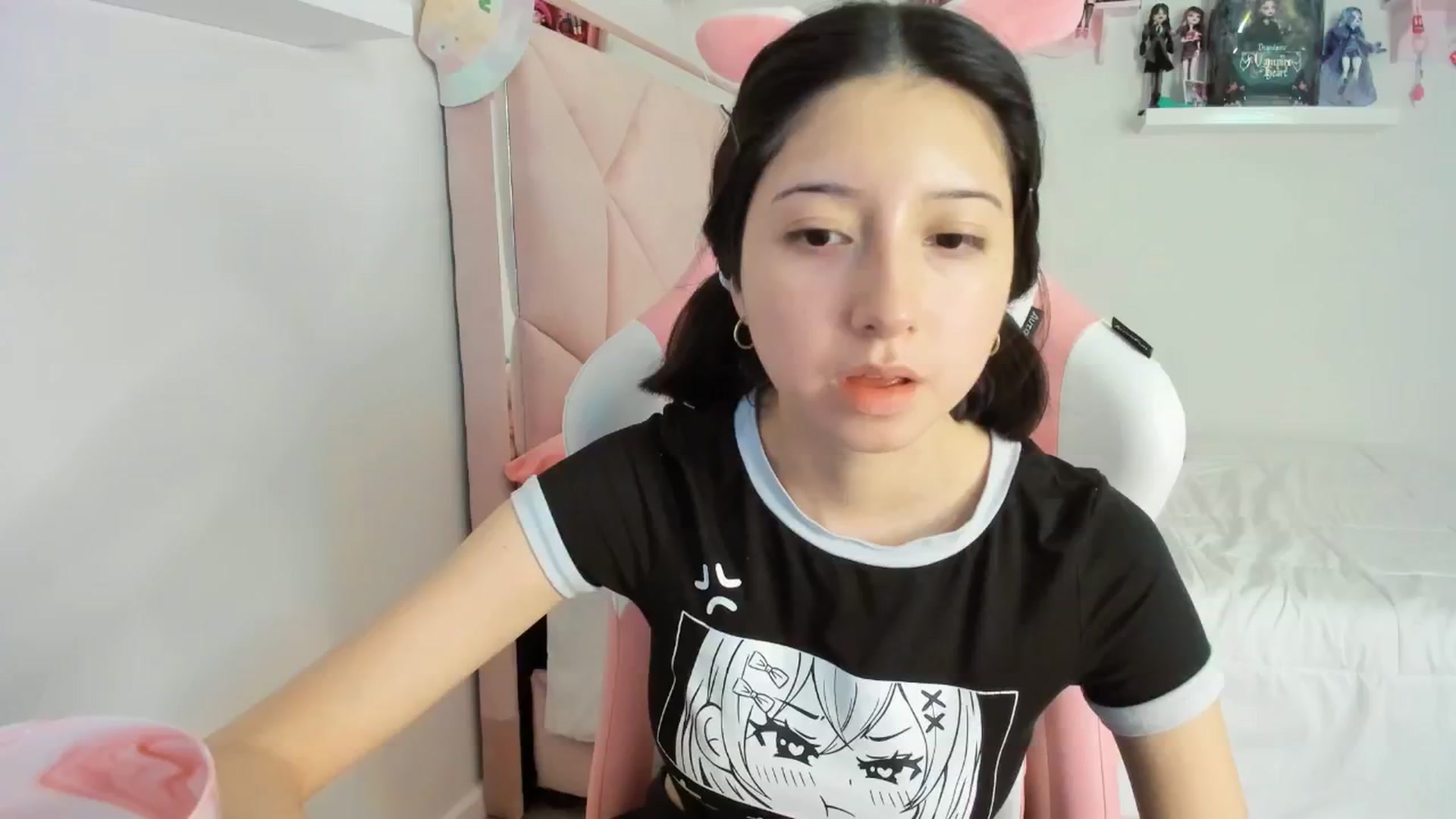 Gallery image thumbnail from Cherrycute666's myfreecams stream on, 12/04/2024, 01:57 image 11 of 20