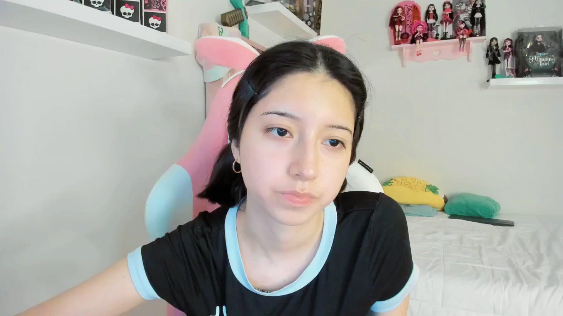 Gallery image thumbnail from Cherrycute666's myfreecams stream on, 12/04/2024, 01:57 image 4 of 20