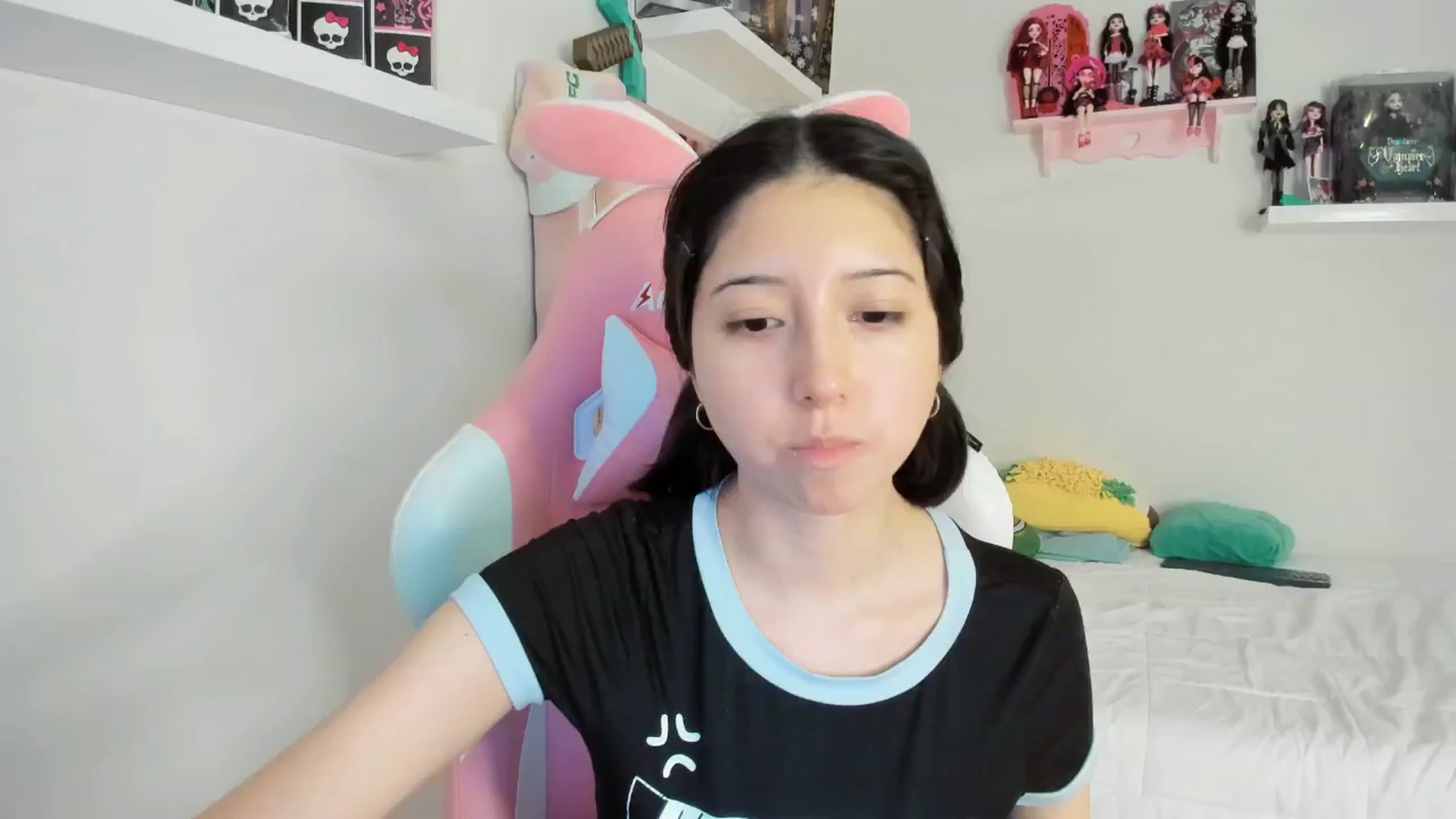 Gallery image thumbnail from Cherrycute666's myfreecams stream on, 12/04/2024, 01:57 image 3 of 20