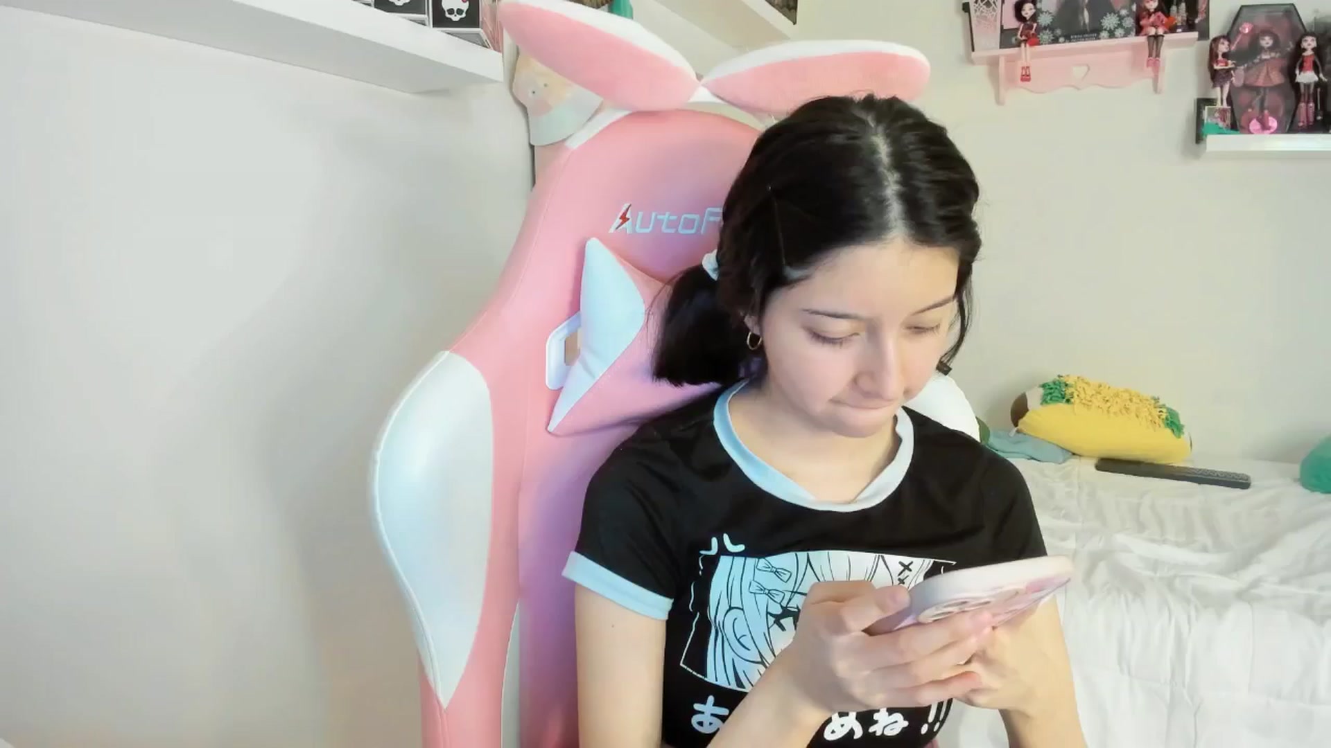 Gallery image thumbnail from Cherrycute666's myfreecams stream on, 12/04/2024, 04:04 image 17 of 20