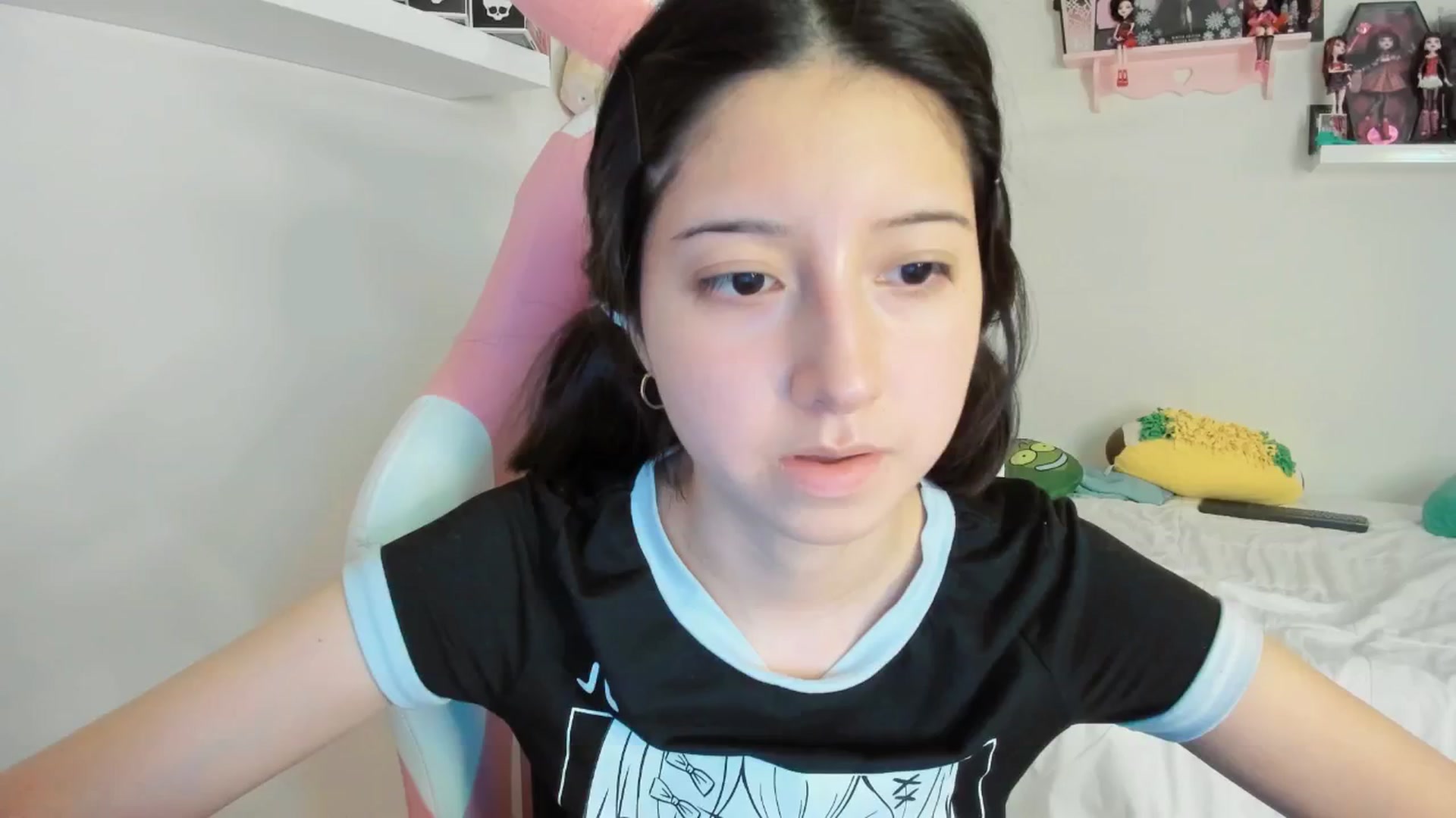 Gallery image thumbnail from Cherrycute666's myfreecams stream on, 12/04/2024, 04:04 image 18 of 20