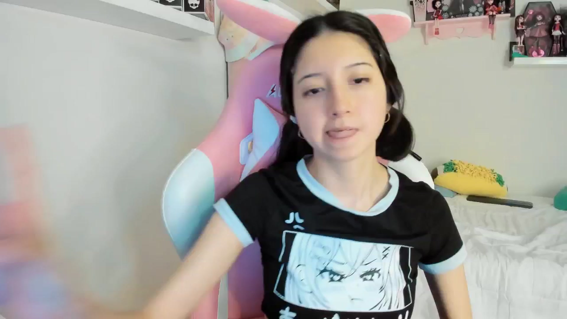 Gallery image thumbnail from Cherrycute666's myfreecams stream on, 12/04/2024, 04:04 image 16 of 20