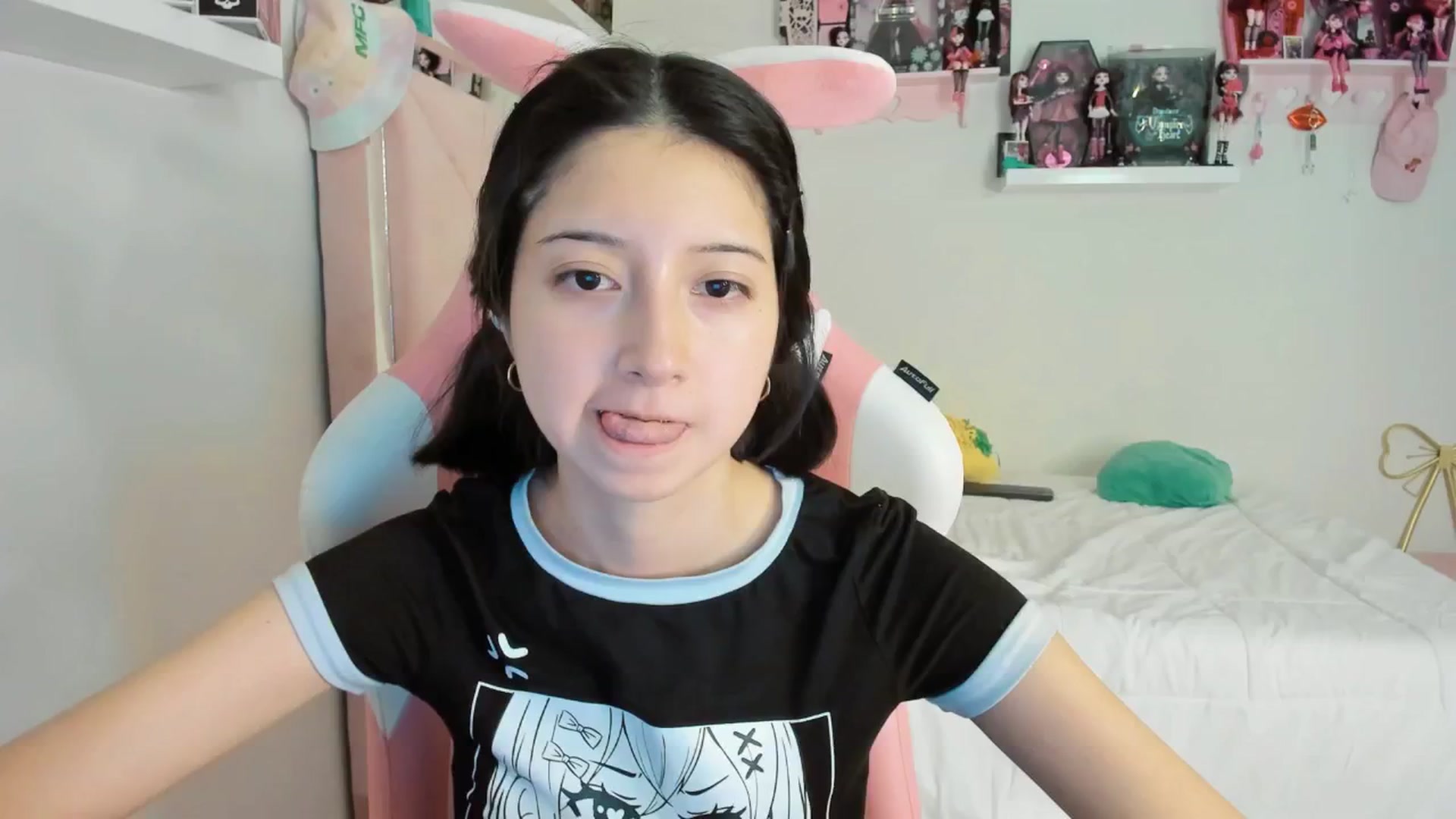 Gallery image thumbnail from Cherrycute666's myfreecams stream on, 12/04/2024, 06:20 image 17 of 20