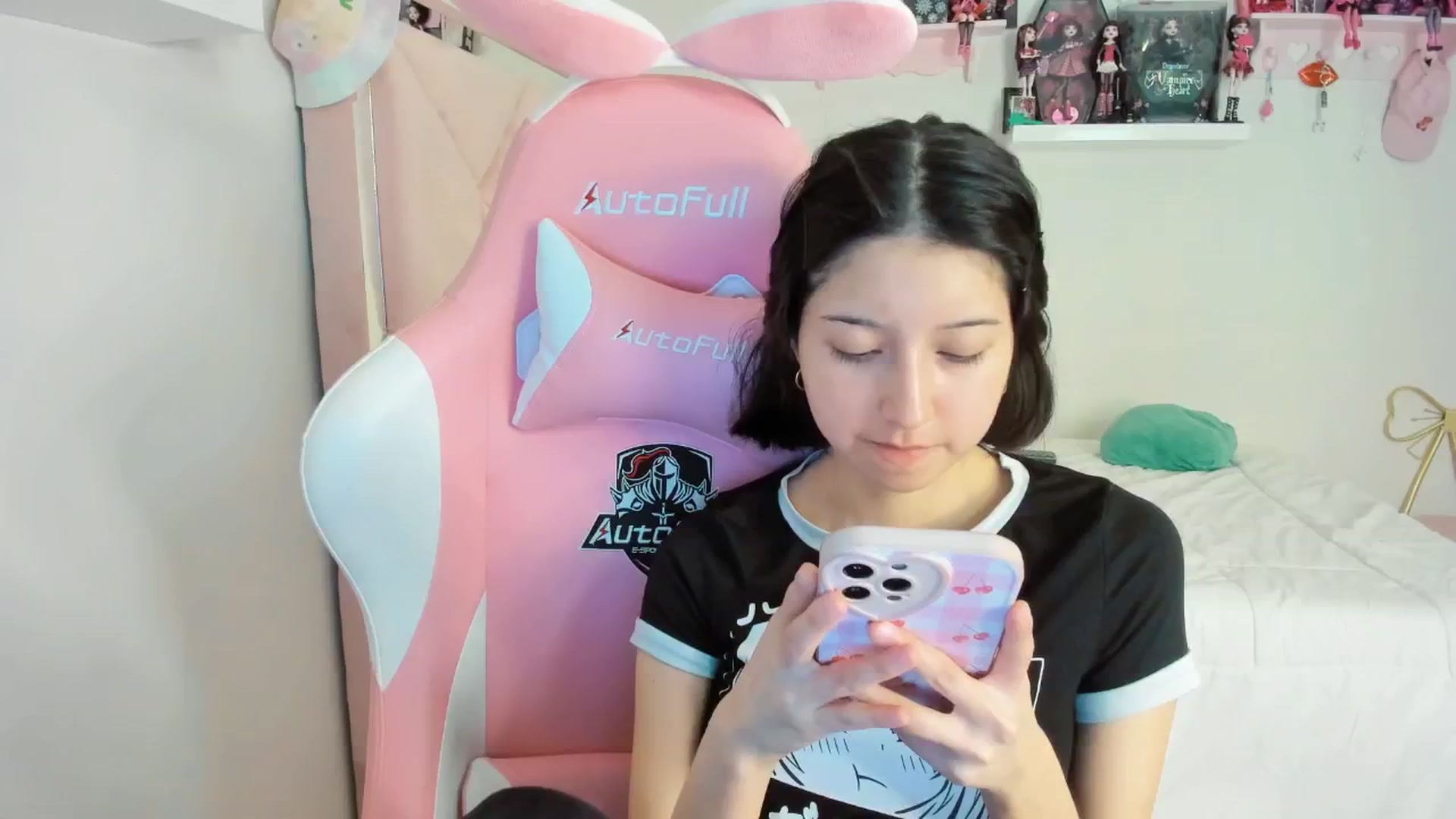 Gallery image thumbnail from Cherrycute666's myfreecams stream on, 12/04/2024, 06:20 image 13 of 20