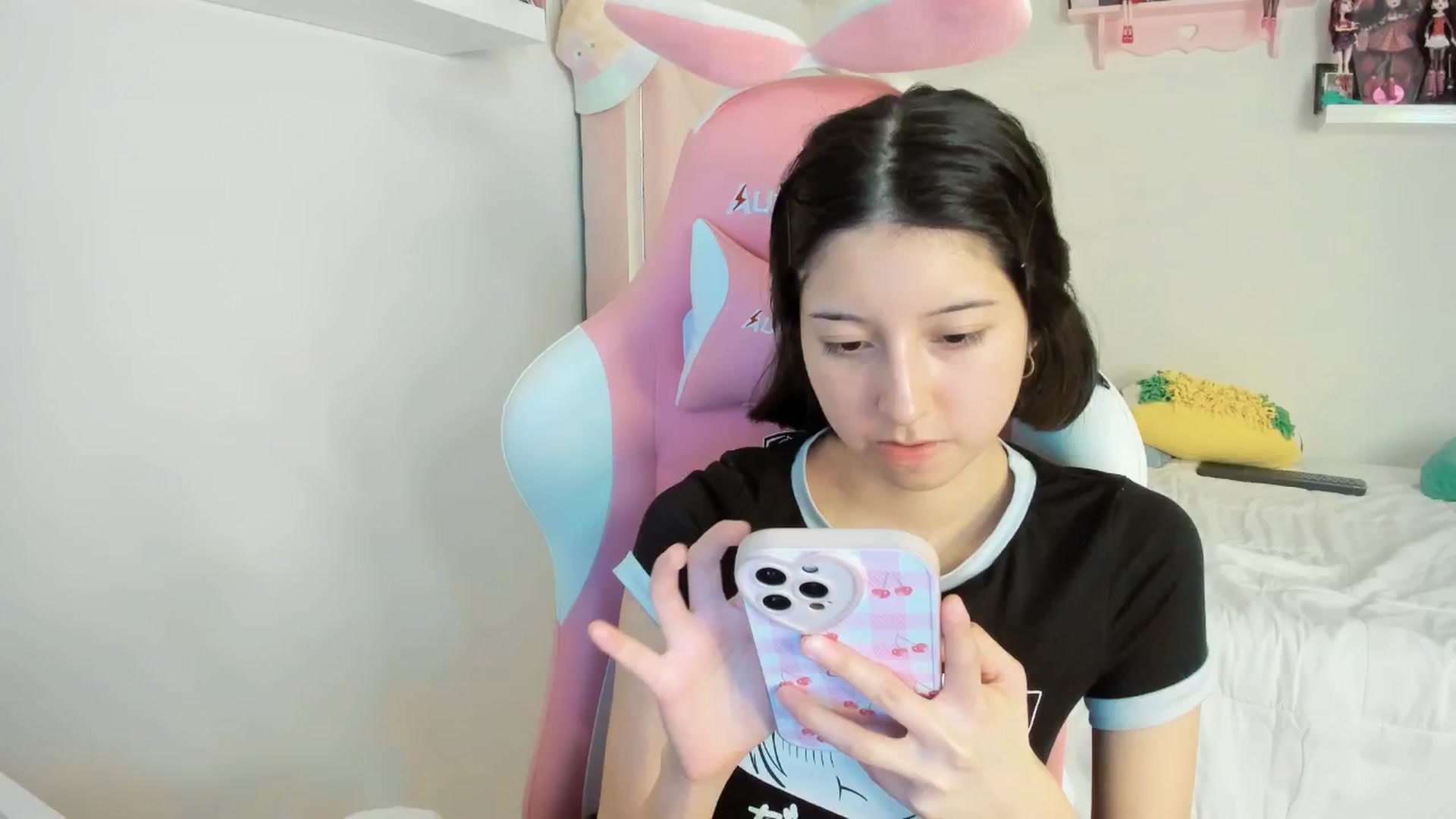 Gallery image thumbnail from Cherrycute666's myfreecams stream on, 12/04/2024, 06:20 image 3 of 20