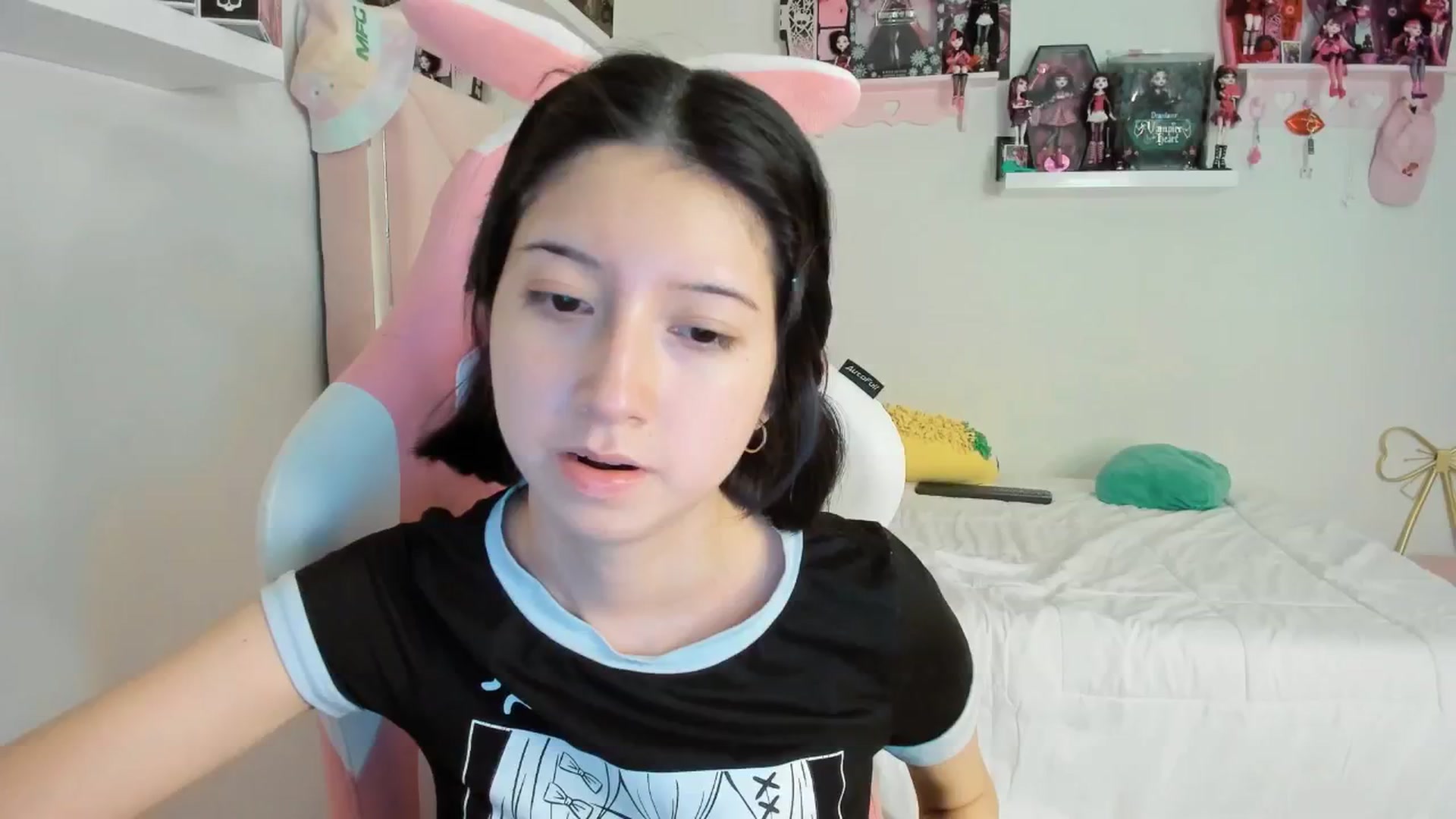Gallery image thumbnail from Cherrycute666's myfreecams stream on, 12/04/2024, 06:20 image 18 of 20