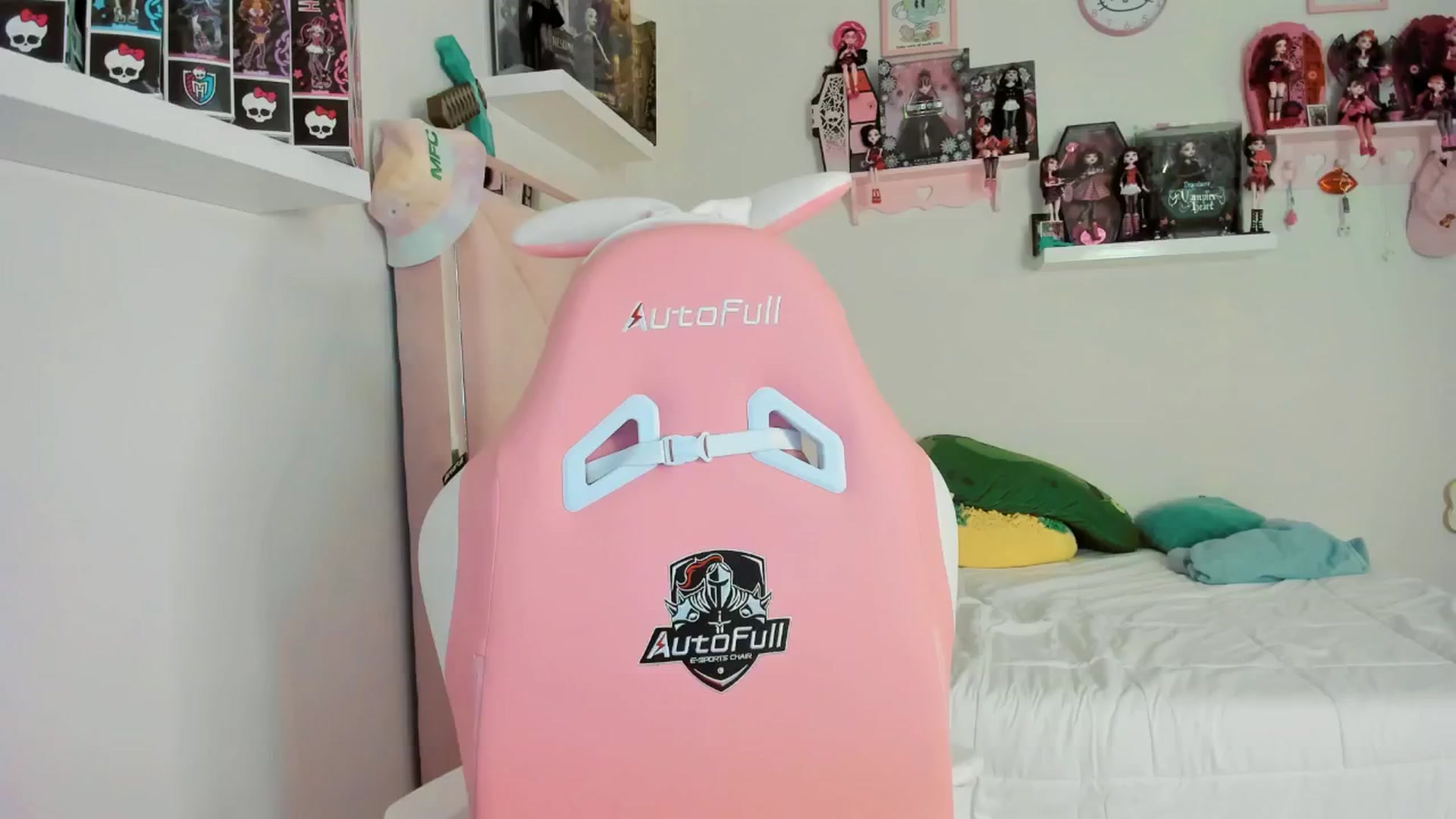 Gallery image thumbnail from Cherrycute666's myfreecams stream on, 12/04/2024, 08:11 image 13 of 20