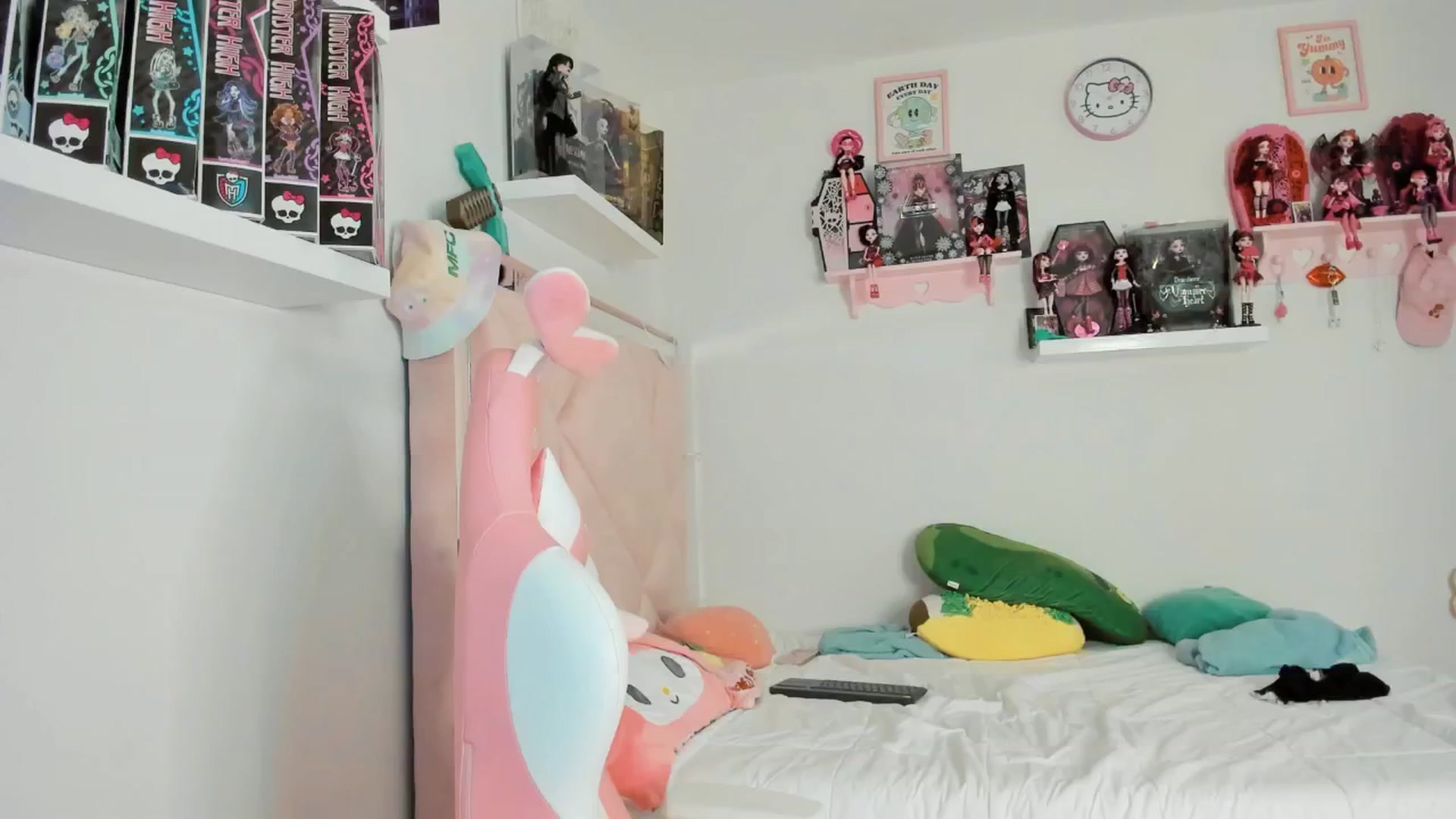 Gallery image thumbnail from Cherrycute666's myfreecams stream on, 12/04/2024, 08:11 image 11 of 20