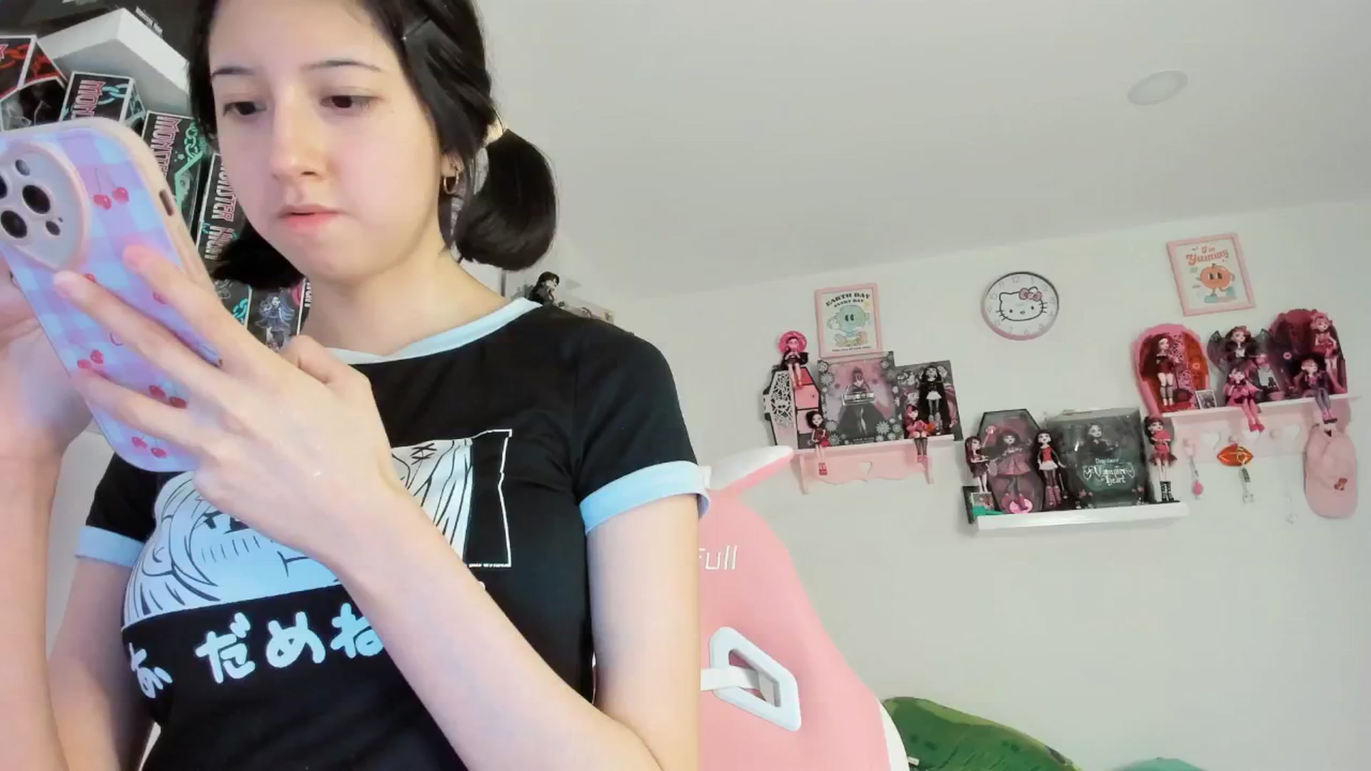 Gallery image thumbnail from Cherrycute666's myfreecams stream on, 12/04/2024, 08:11 image 17 of 20