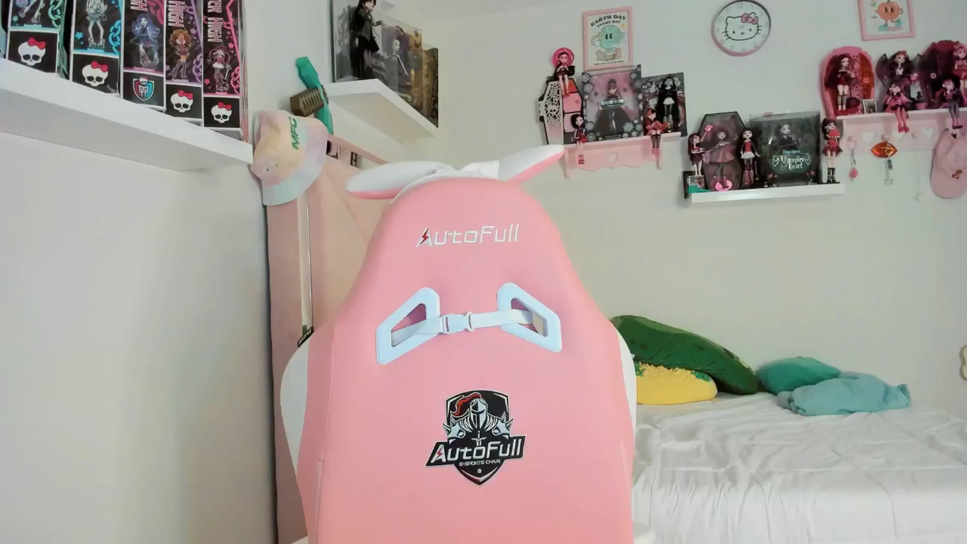 Gallery image thumbnail from Cherrycute666's myfreecams stream on, 12/04/2024, 08:11 image 19 of 20