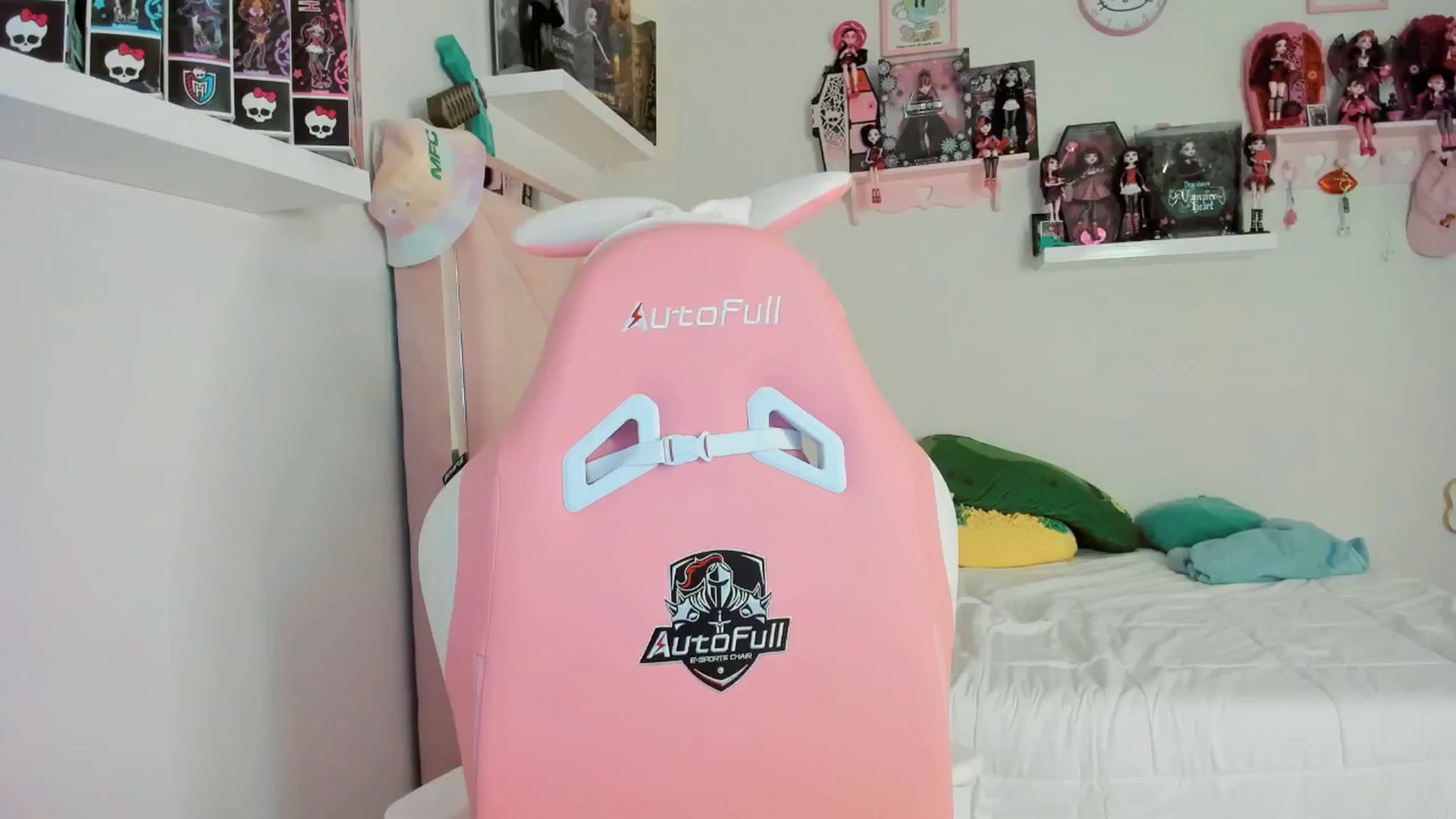 Gallery image thumbnail from Cherrycute666's myfreecams stream on, 12/04/2024, 08:11 image 15 of 20