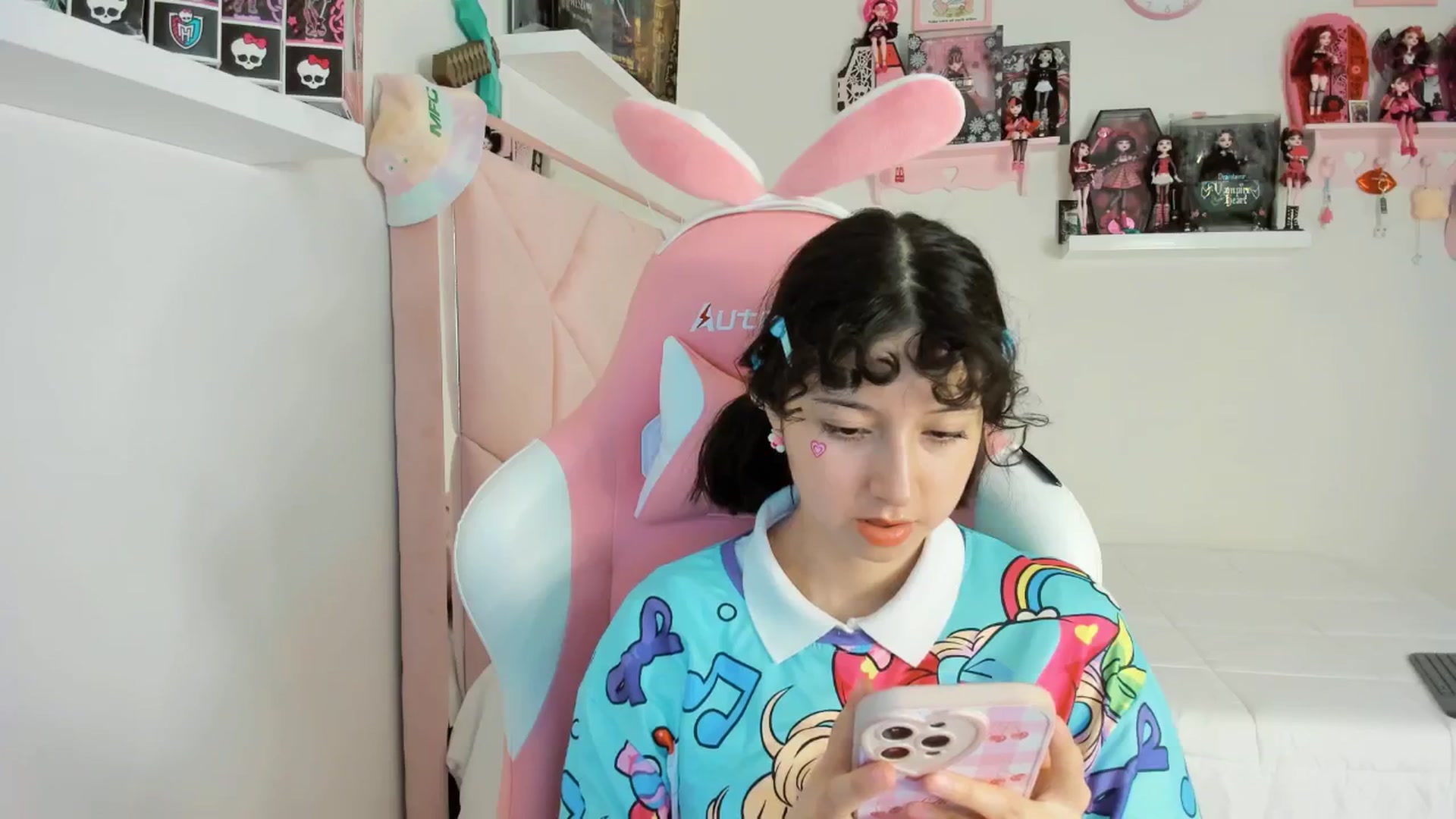 Gallery image thumbnail from Cherrycute666's myfreecams stream on, 12/05/2024, 06:57 image 6 of 20